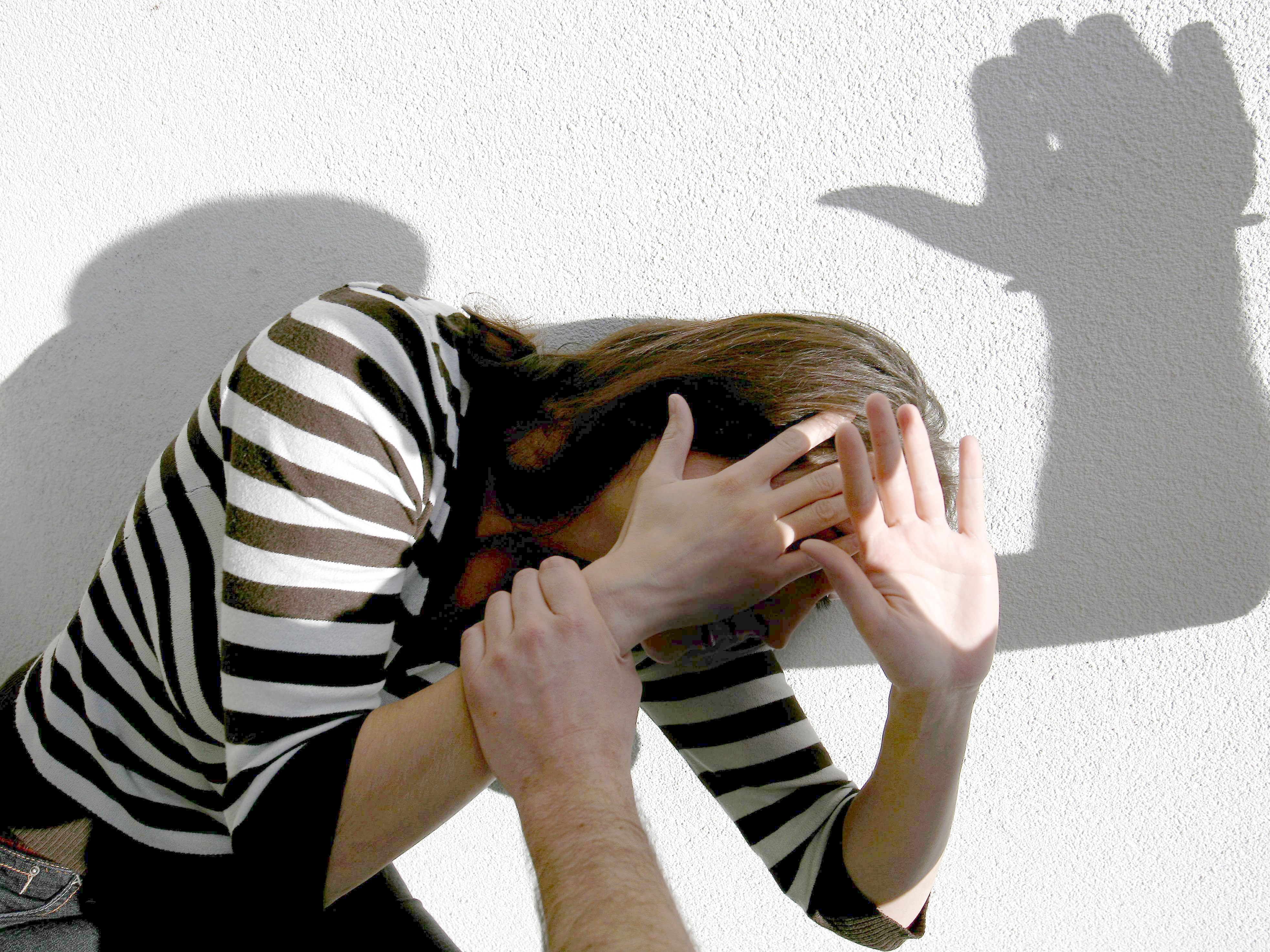 "Stiller Notruf" kann bei Gewalt gegen Frauen helfen. "Stiller Notruf" kann bei Gewalt gegen Frauen helfen.