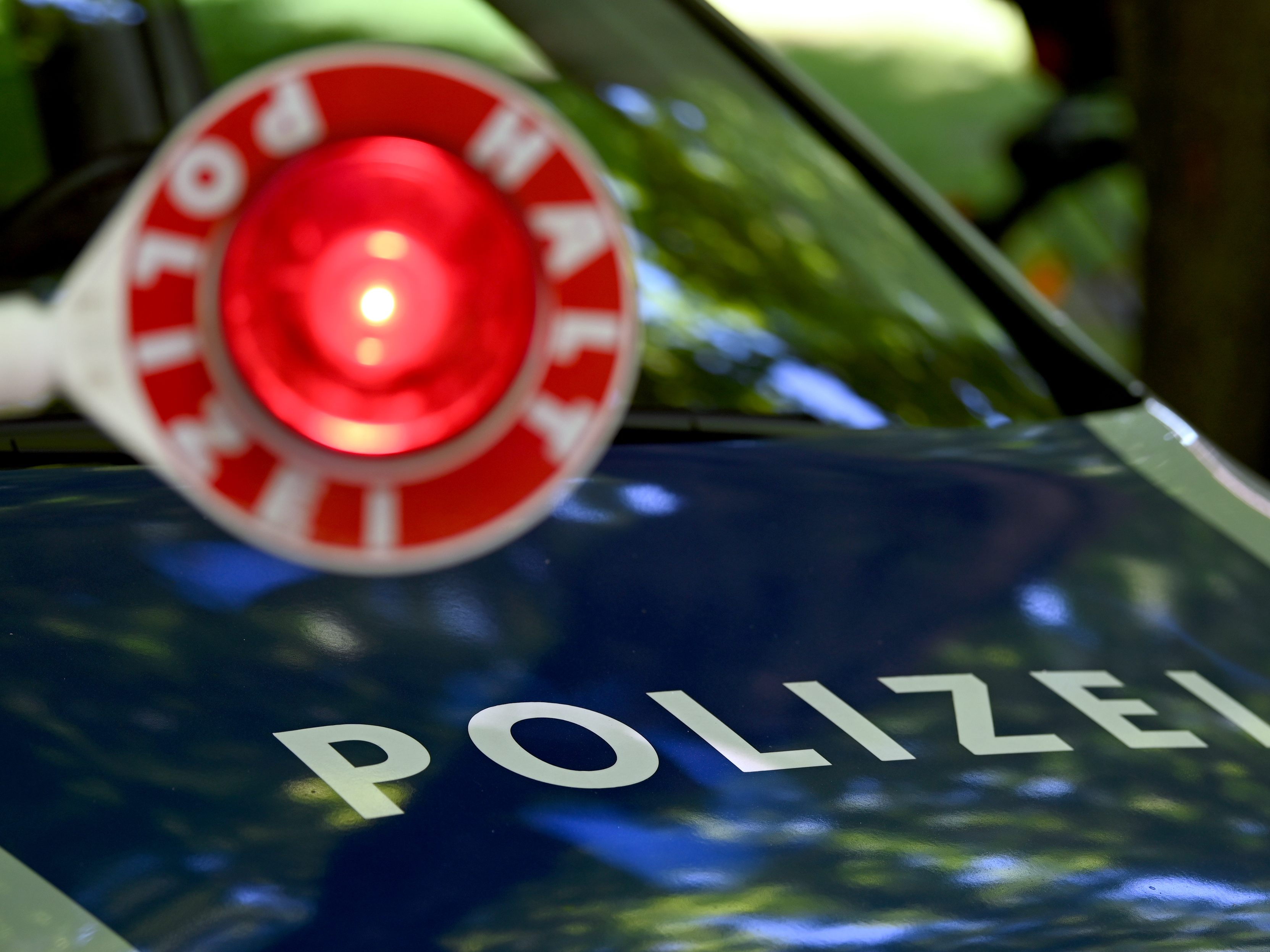 Ein 32-Jähriger Autolenker lieferte sich in Wien eine wilde Verfolgungsjagd mit der Polizei. Ein 32-Jähriger Autolenker lieferte sich in Wien eine wilde Verfolgungsjagd mit der Polizei.