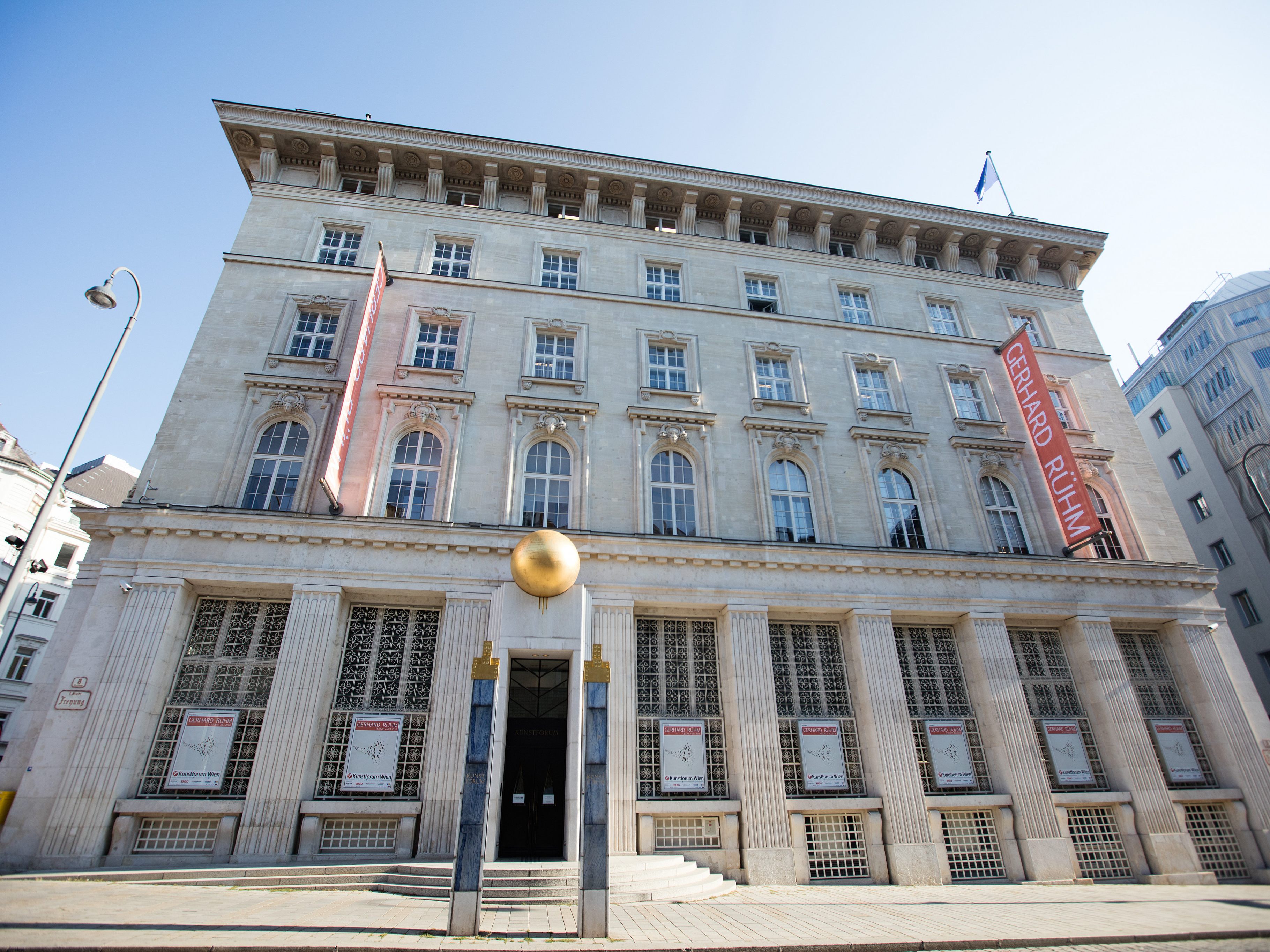 Das Kunstforum Wien zeigt 2023 Kiki Kogelnik und Robert Motherwell.