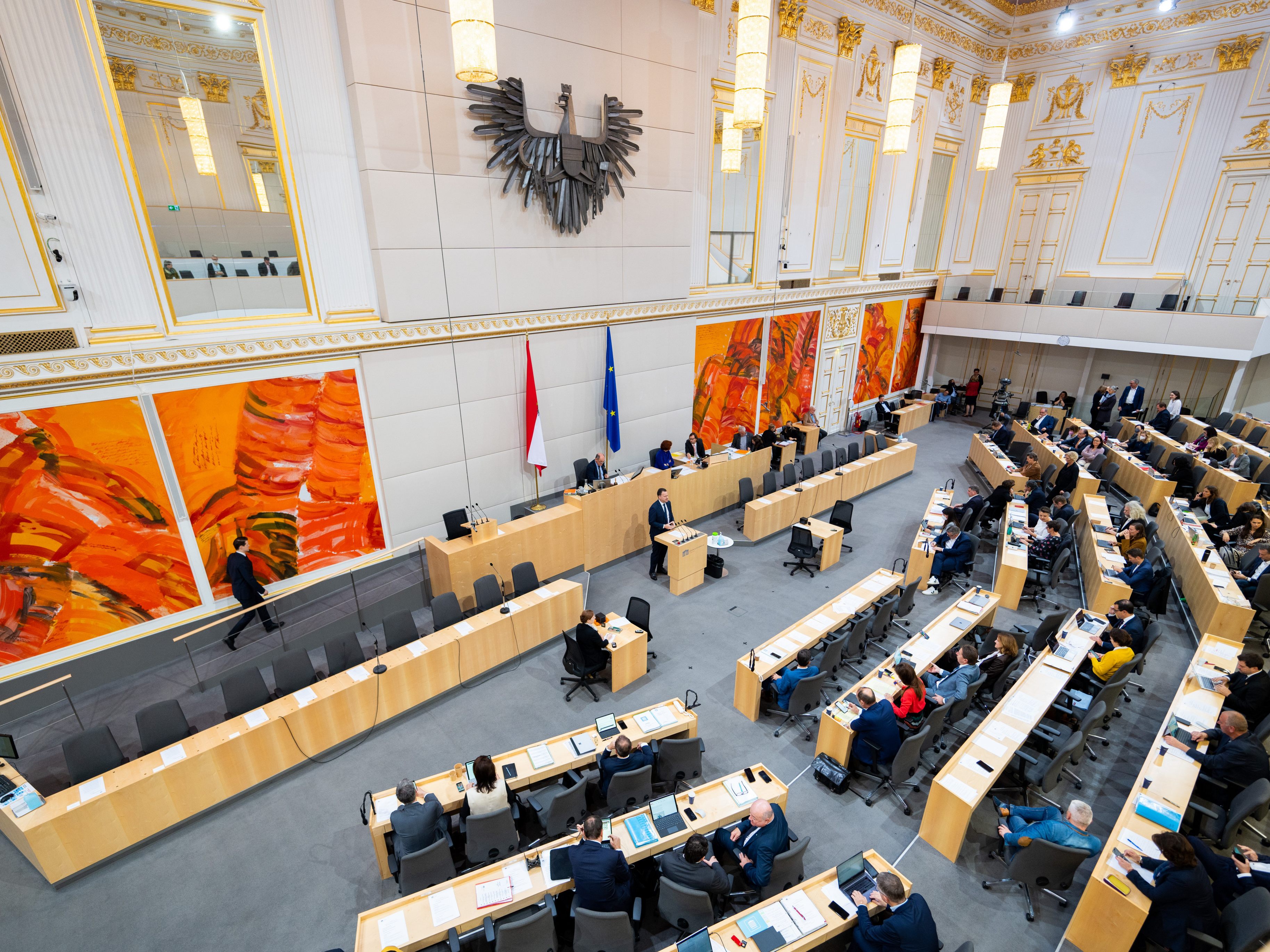 Der Nationalrat verabschiedet sich vom Ersatzquartier mit einem vollen Programm.