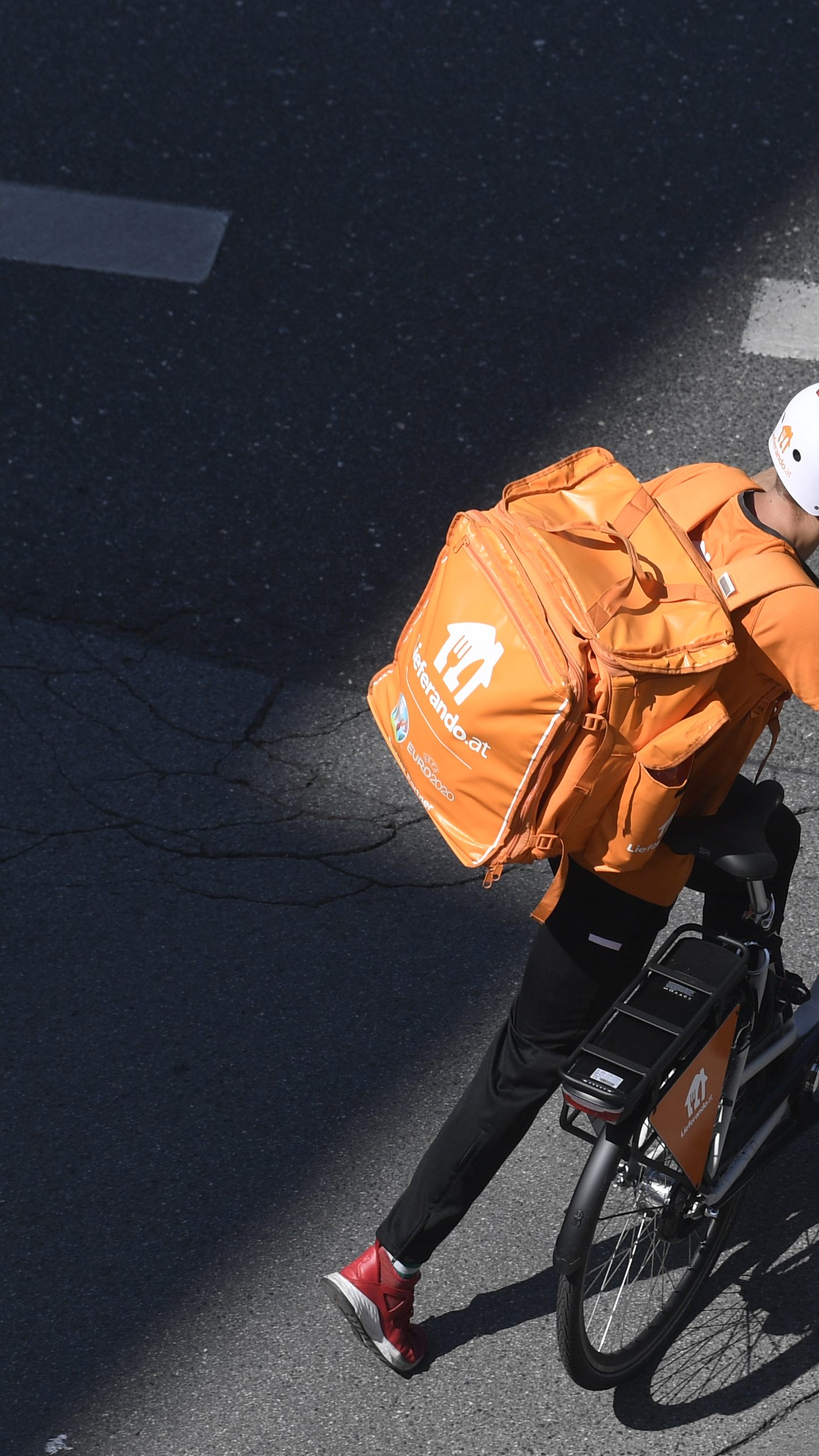 Ab nächsten Jahr bekommen Fahrradboten mehr Lohn.
