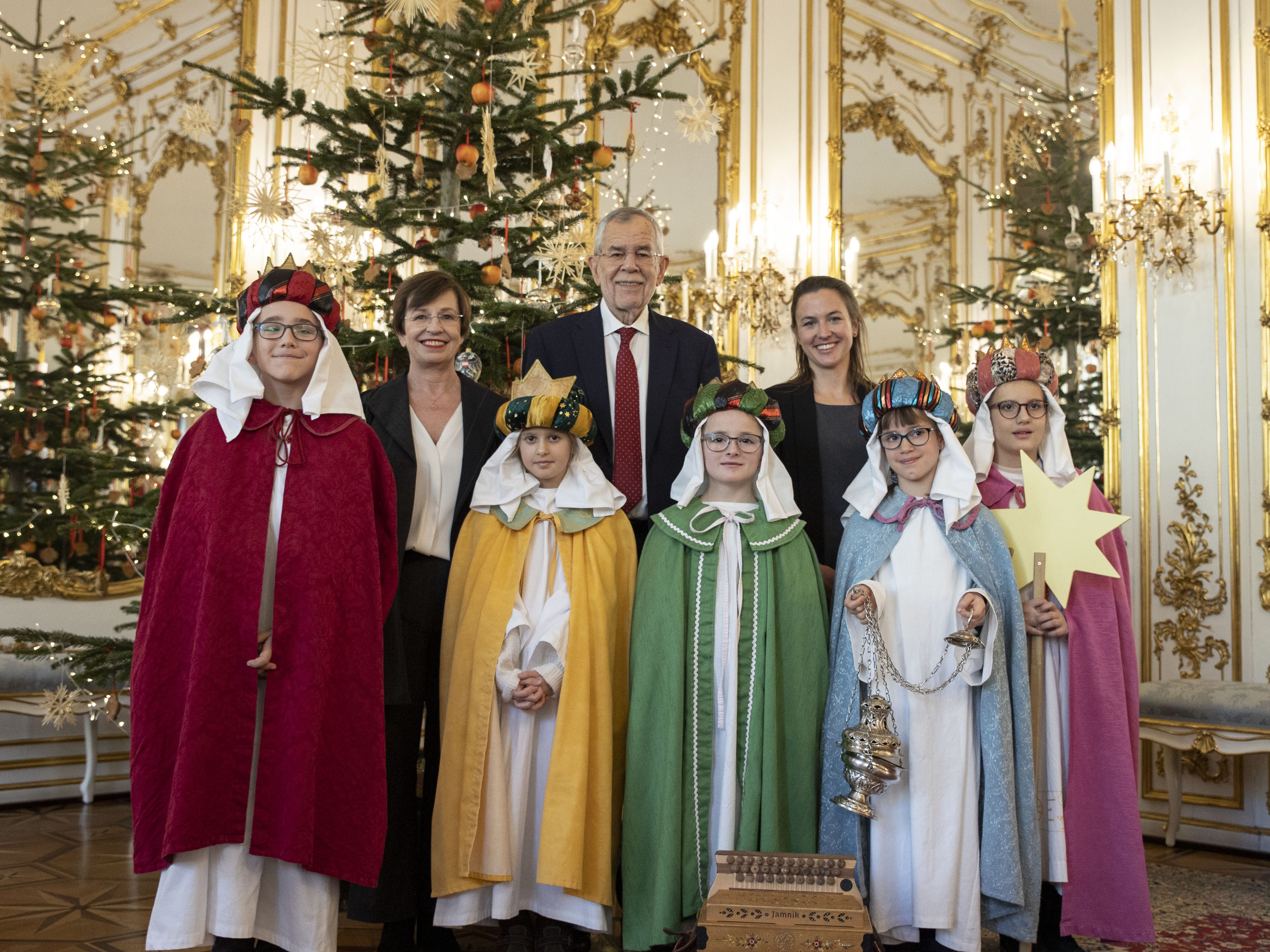 Bundespräsident Van der Bellen würdigt Engagement der Sternsinger. Bundespräsident Van der Bellen würdigt Engagement der Sternsinger.