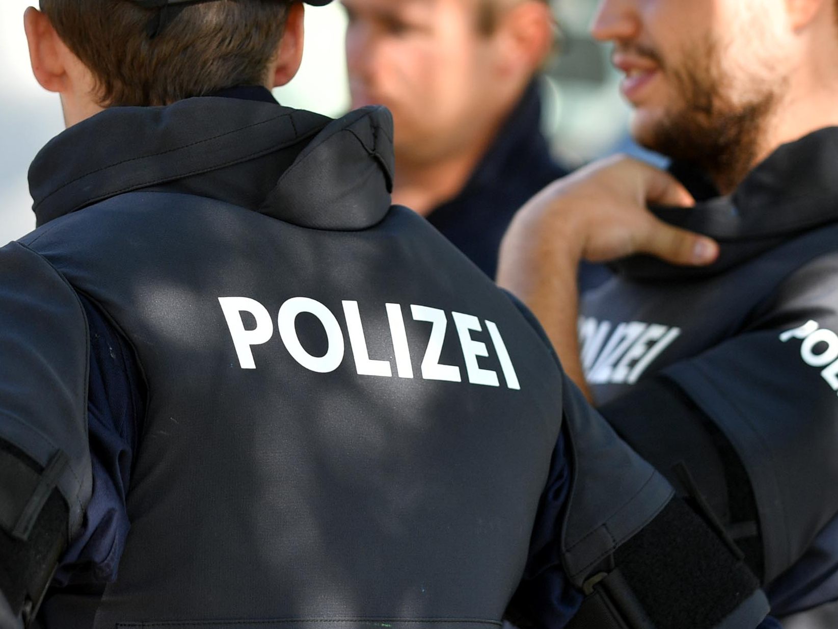Ein 16-Jähriger bedrohte einen Mann in einem Lokal in Wien-Ottakring mit dem Messer.
