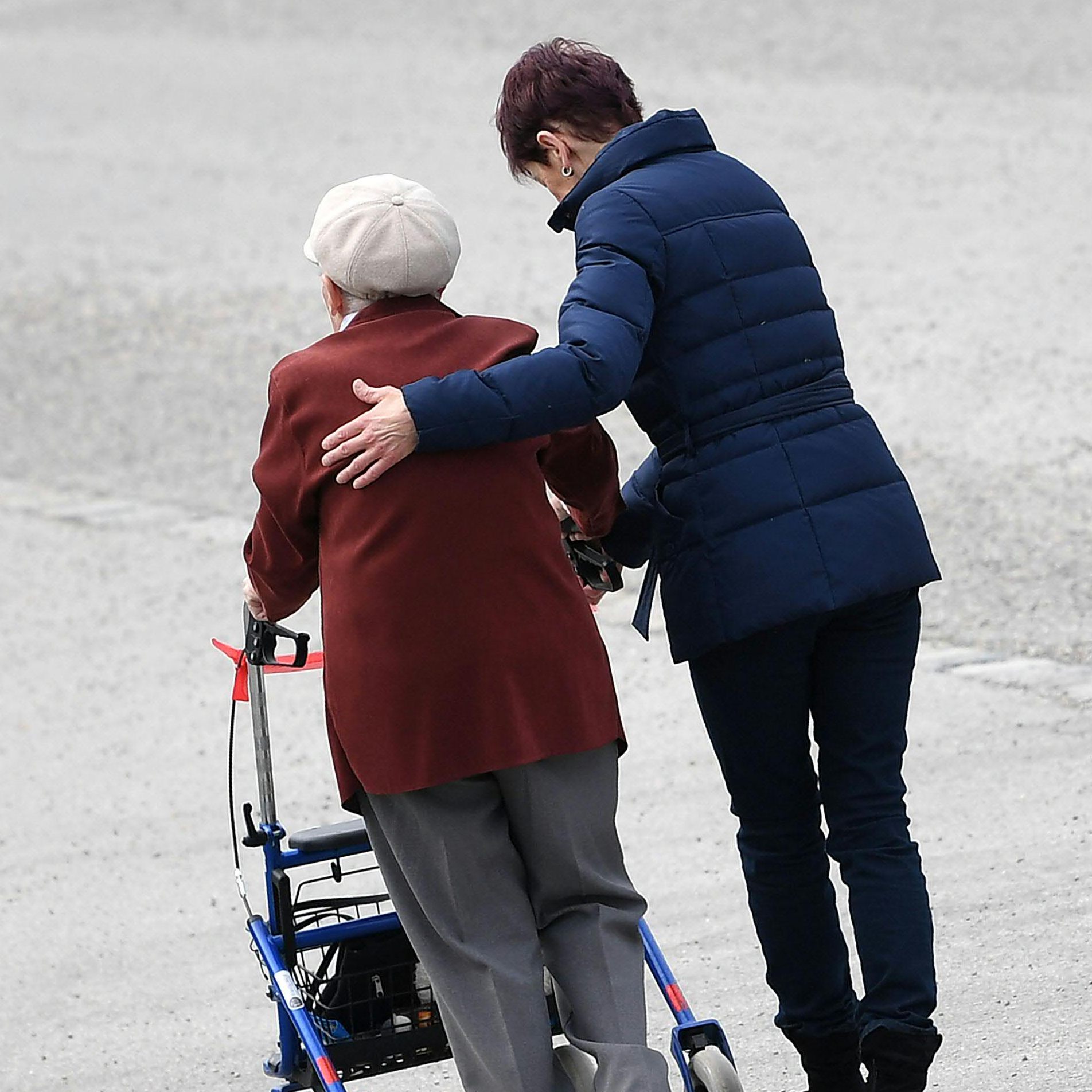 Die Pflege der Angehörigen übernehmen nach wie vor Frauen am häufigsten.