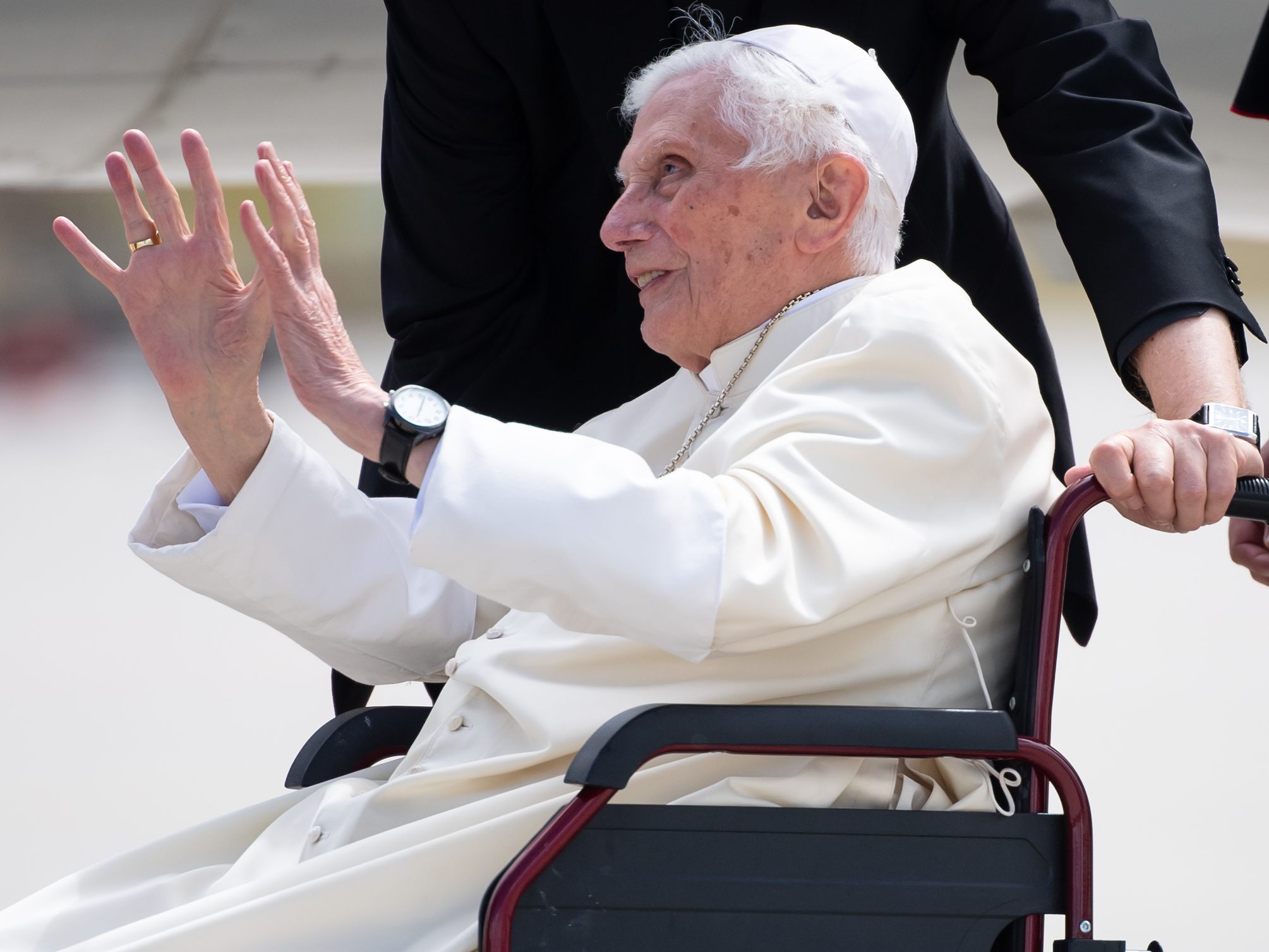 Papst bittet um Gebete für Benedikt XVI.: "Er ist sehr krank".