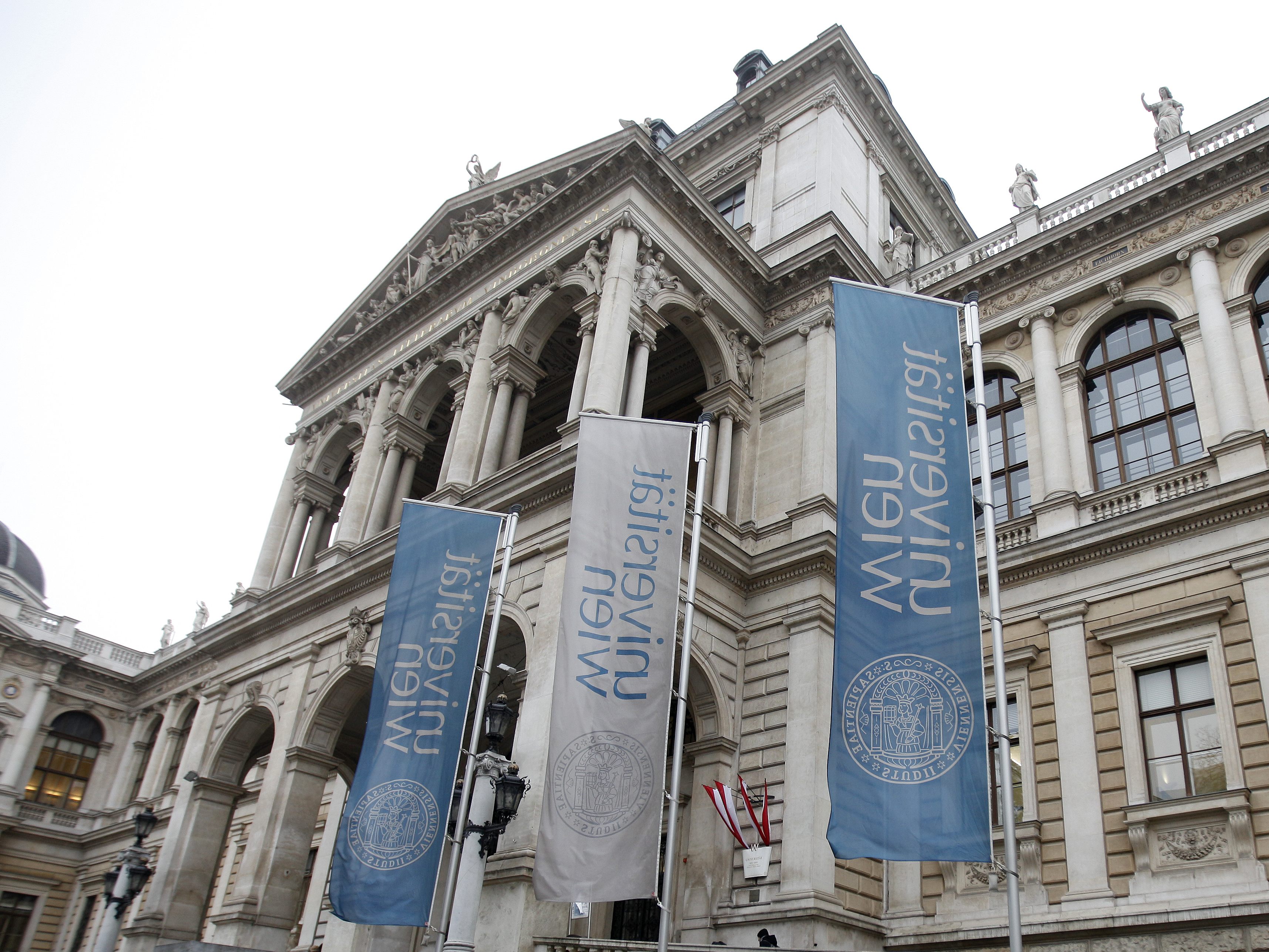 Die Mehrheit der Hochschulen checkt alle Abschlussarbeiten mit einer Software.