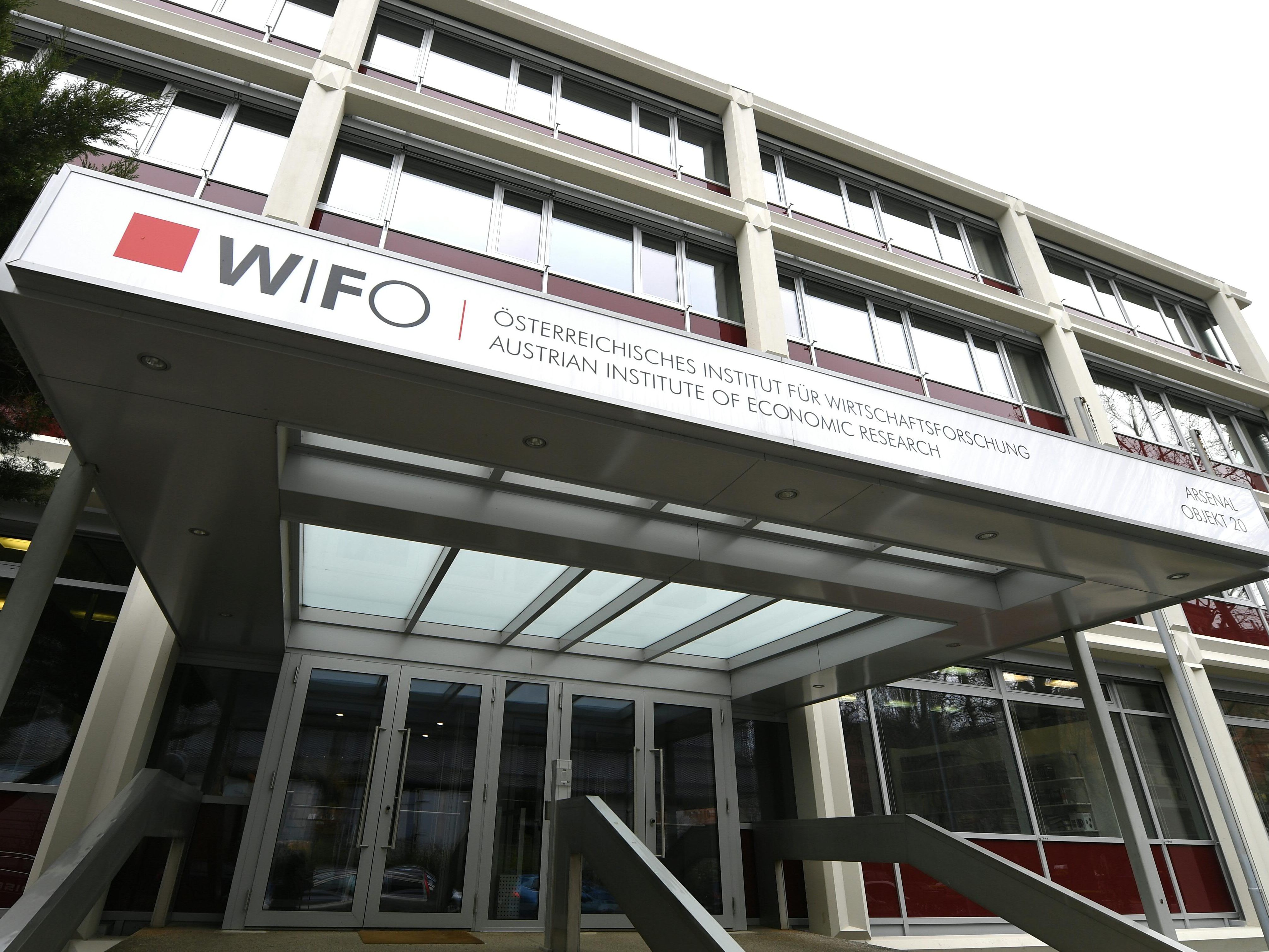 Laut Wifo und IHS soll Österreichs Wirtschaft im kommenden Jahr stagnieren.