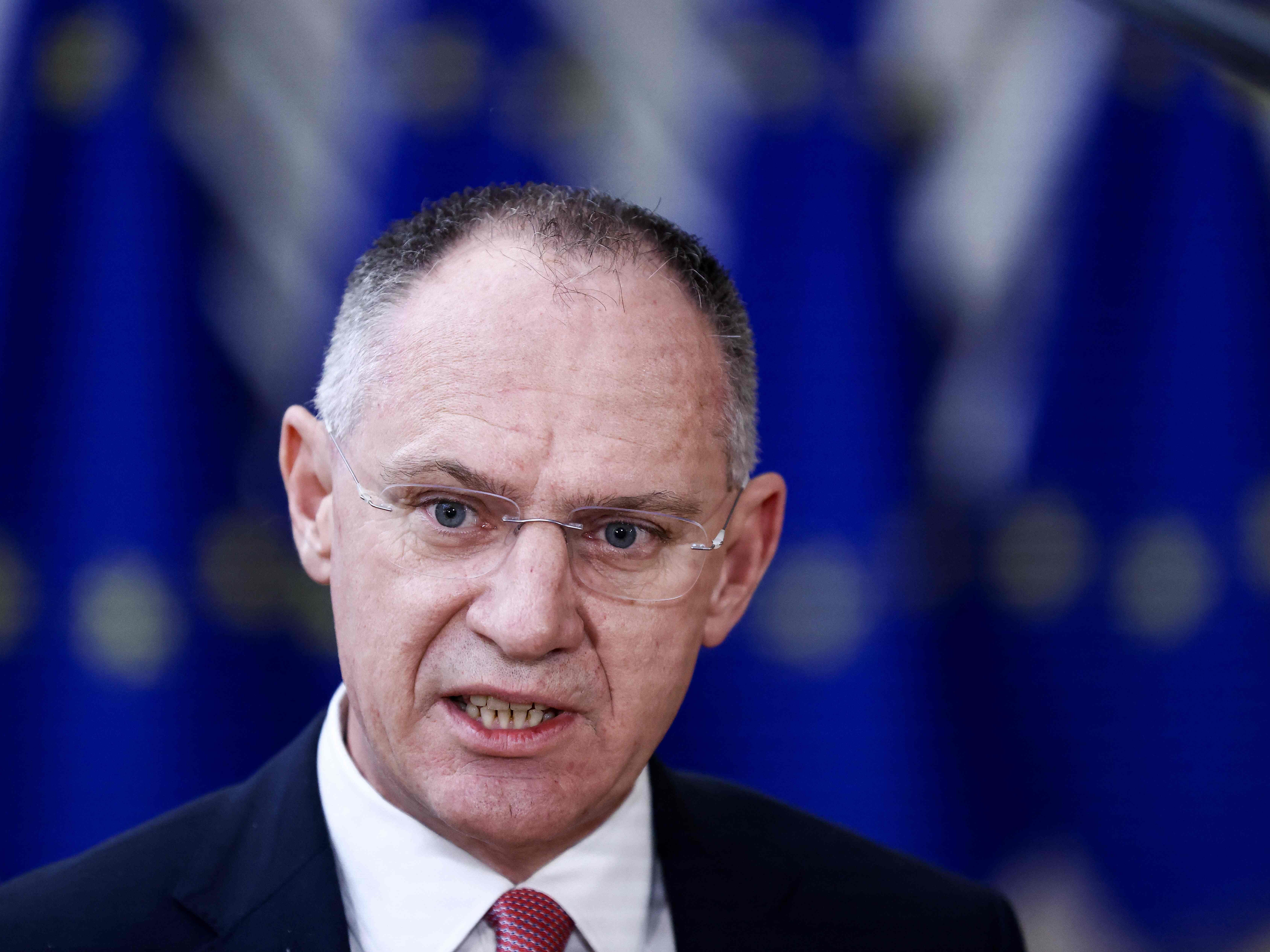 Er sei verärgert", teilte Karner dem "Standard" mit. Außerdem meinte er, dass "Schengen derzeit nicht funktioniert". Er sei verärgert", teilte Karner dem "Standard" mit. Außerdem meinte er, dass "Schengen derzeit nicht funktioniert".