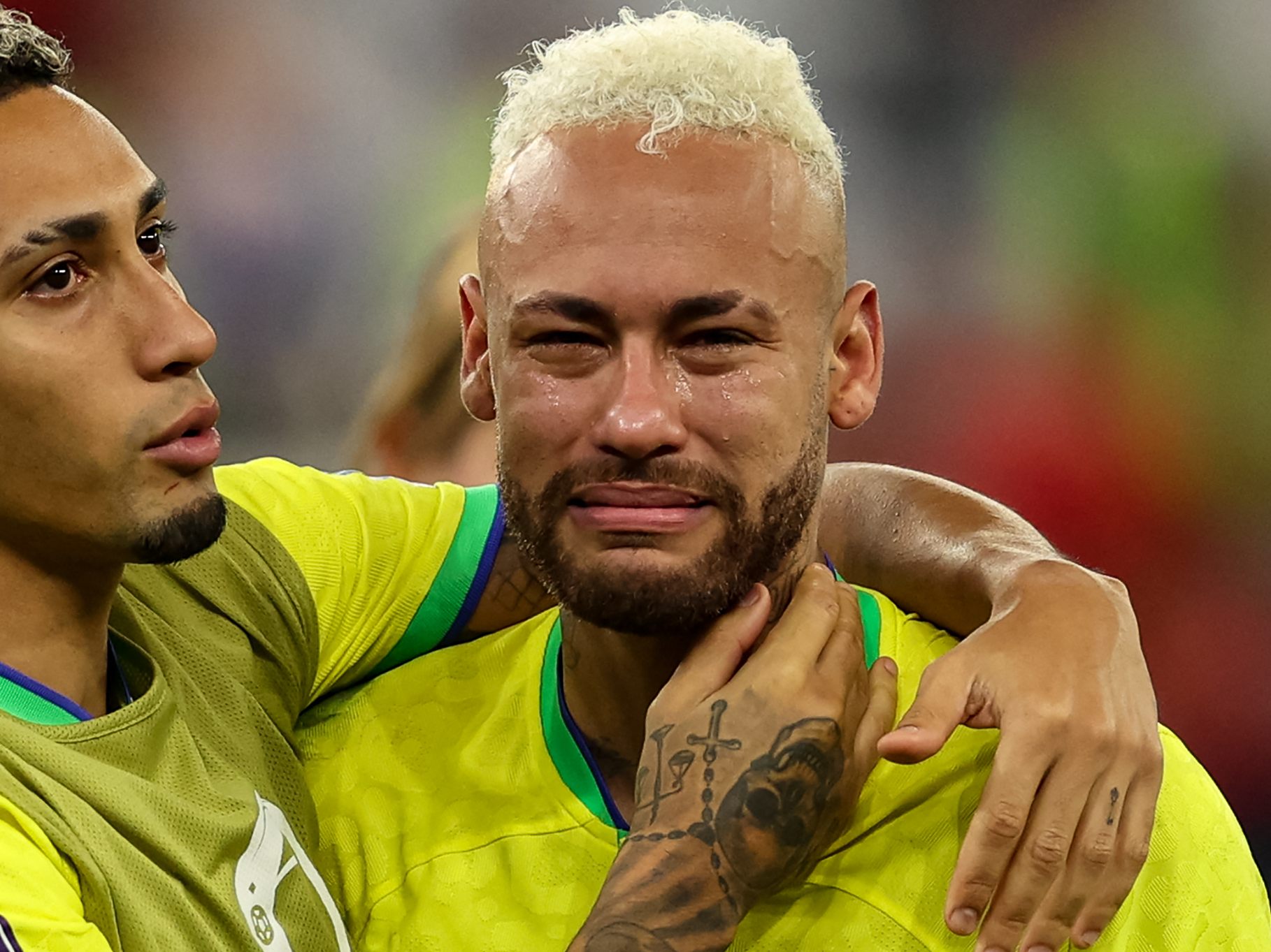 "Ich bin psychisch zerstört", schreibt Fußballer Neymar nach der Niederlage und dem WM-Aus Brasiliens auf Instagram. "Ich bin psychisch zerstört", schreibt Fußballer Neymar nach der Niederlage und dem WM-Aus Brasiliens auf Instagram.