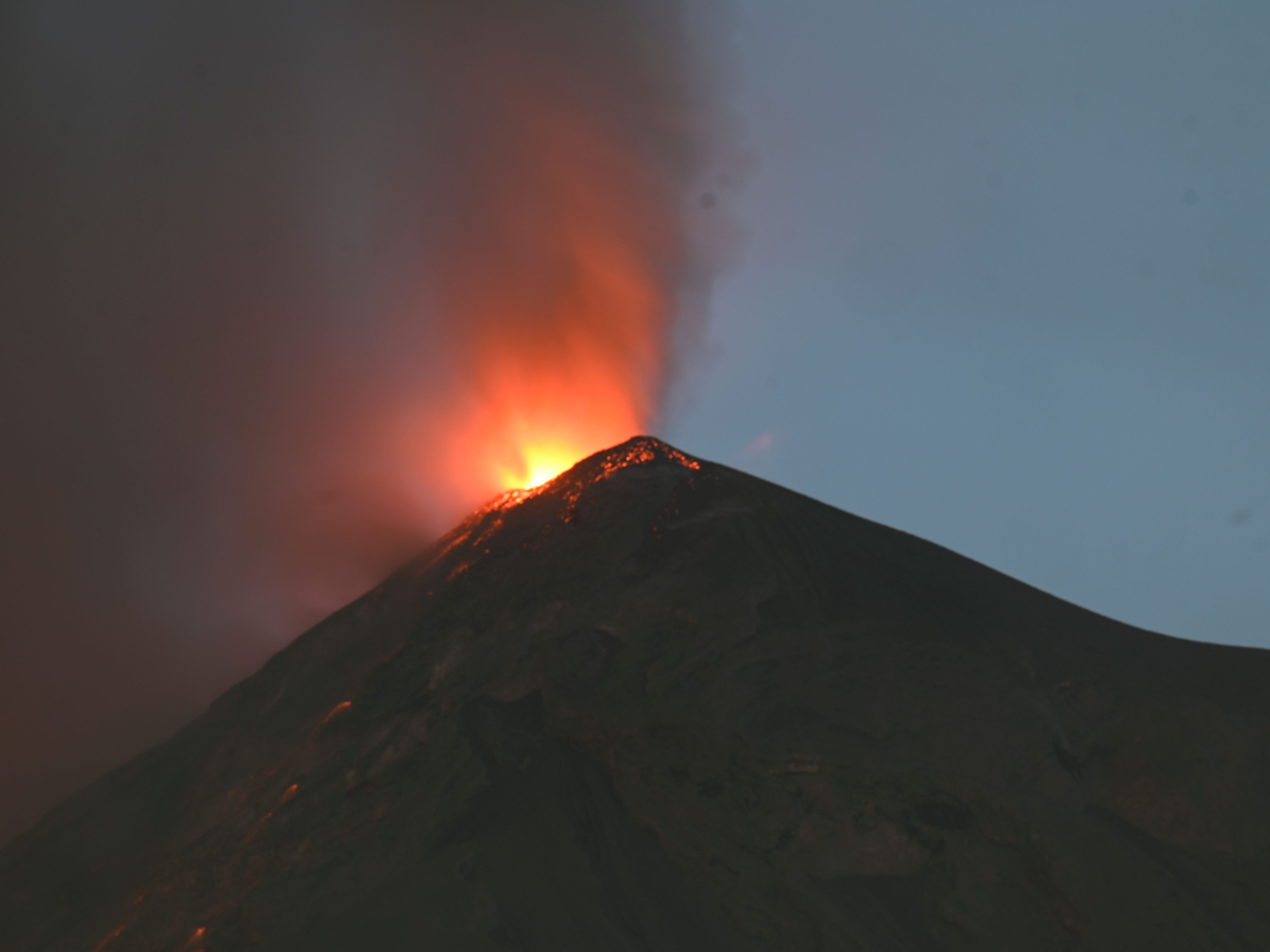 Der Vulkan "Fuego" in Guatemala ist erneut ausgebrochen. Der Vulkan "Fuego" in Guatemala ist erneut ausgebrochen.