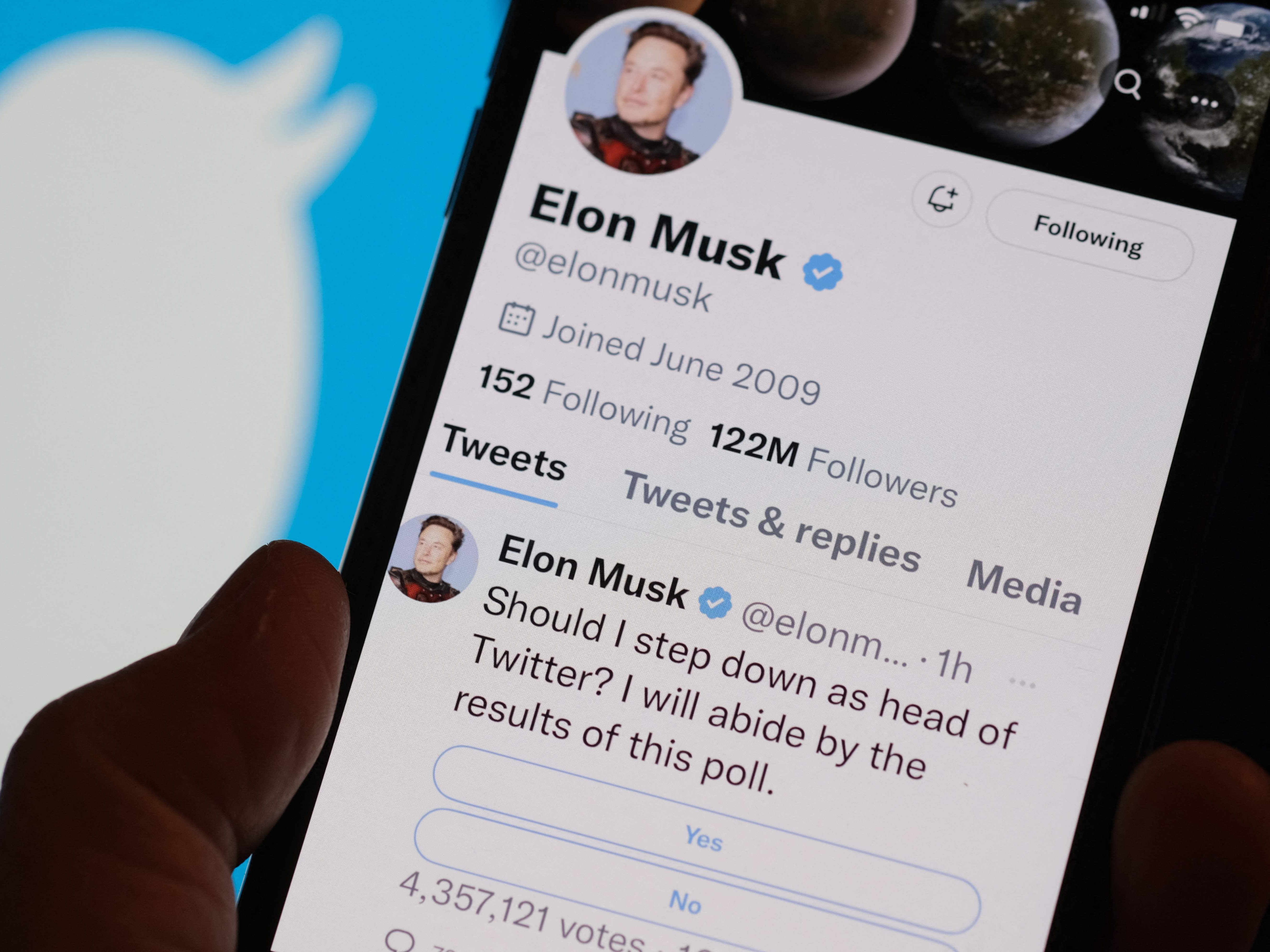 Musk lässt über seinen Platz als Twitter-Chef abstimmen. Musk lässt über seinen Platz als Twitter-Chef abstimmen.