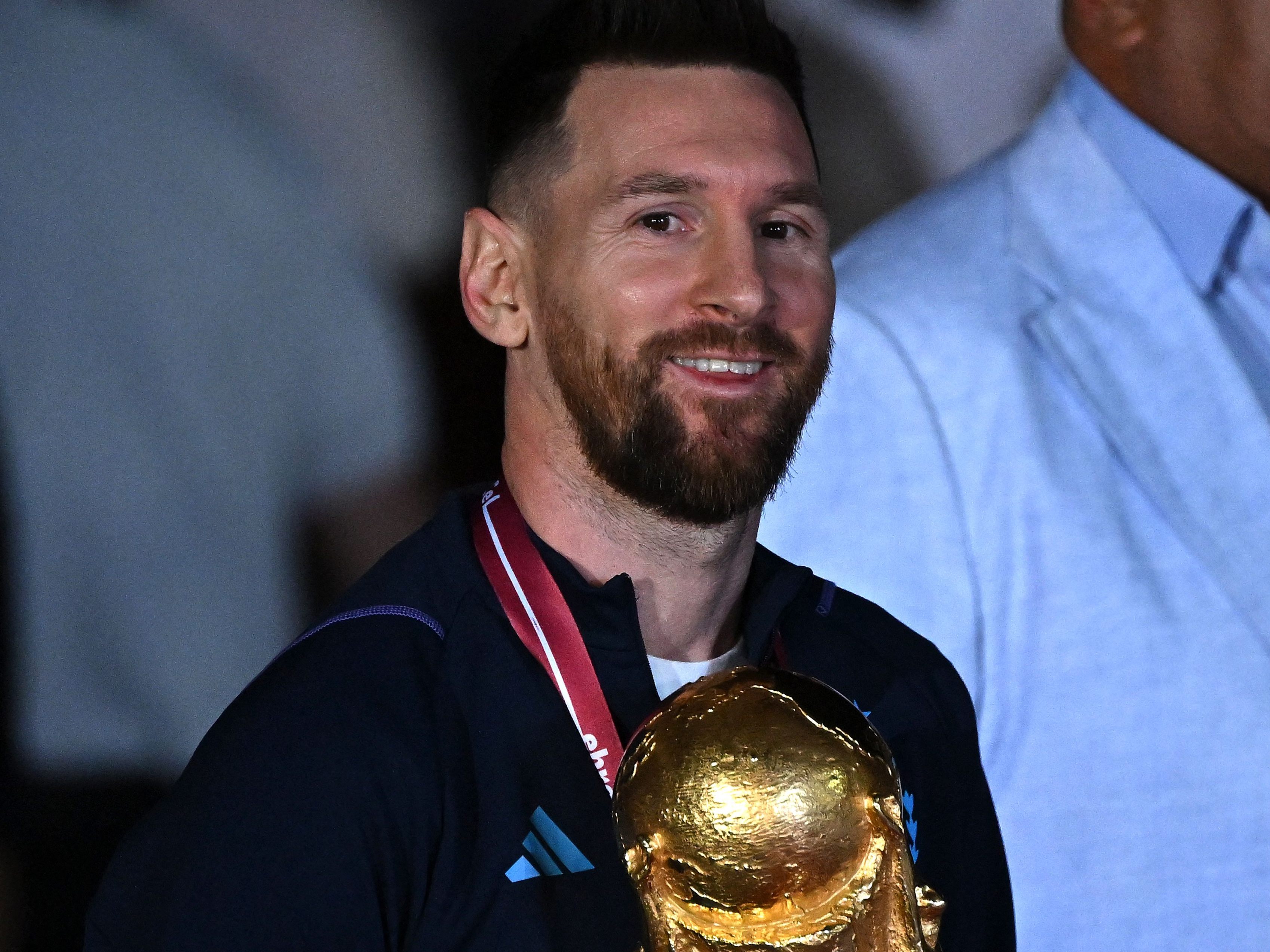 Lionel Messi überholte mit einem Instagram Post den Account "world_record_egg" mit den bisher meisten Likes. Lionel Messi überholte mit einem Instagram Post den Account "world_record_egg" mit den bisher meisten Likes.
