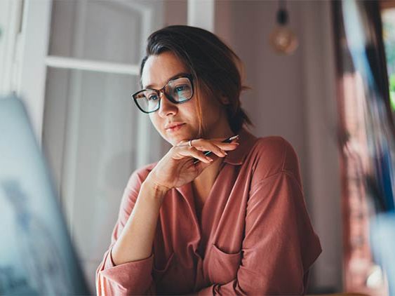 Jetzt nicht zögern! Weiterbildung ist der Schlüssel zu Erfolg am Arbeitsmarkt. (Foto: iana_kolesnikova, Adobe Stock)