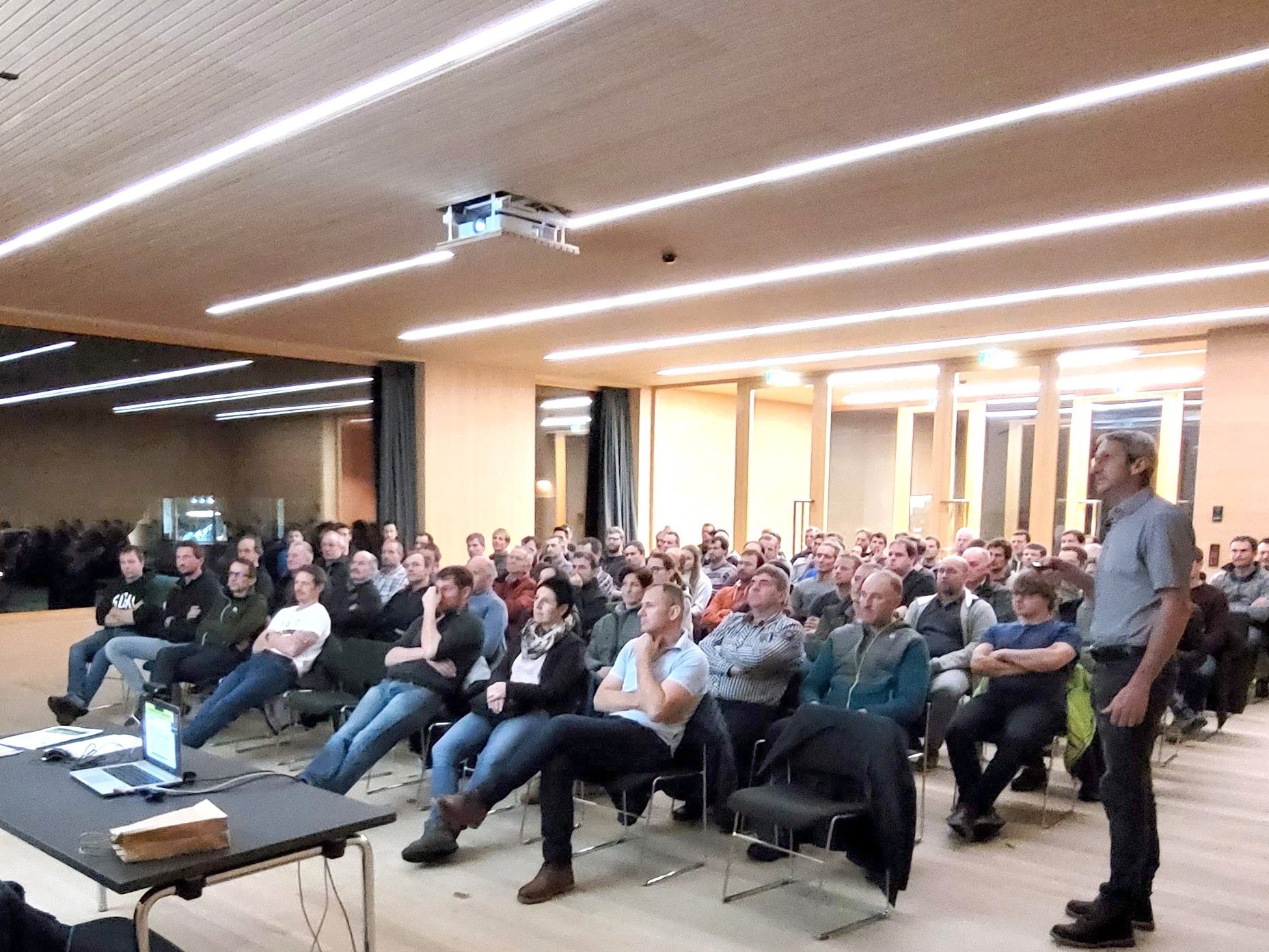Großes Interesse am Infoabend Landwirtschaft mit Klaus Küng und Thomas Guggenberger. Großes Interesse am Infoabend Landwirtschaft mit Klaus Küng und Thomas Guggenberger.