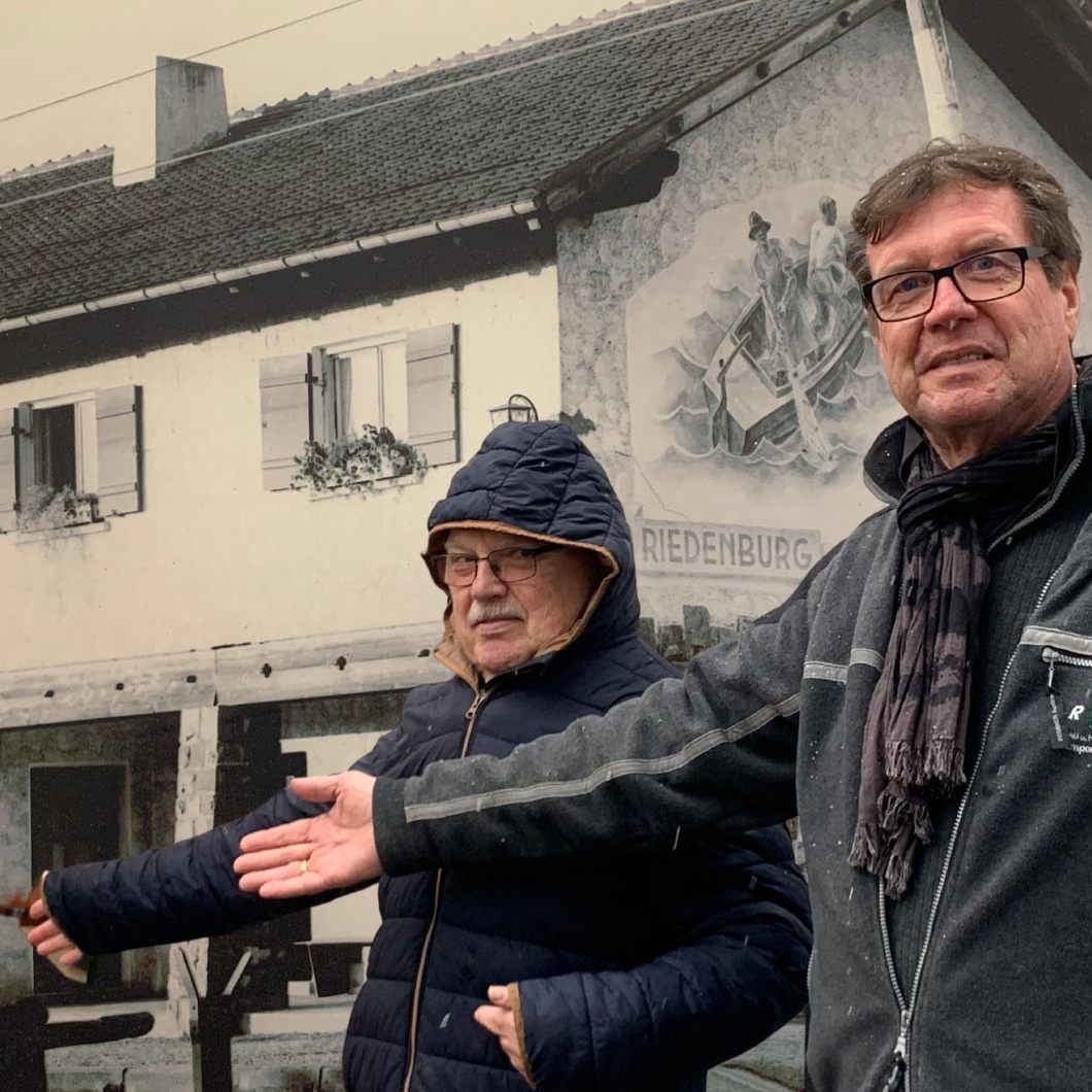 Die Mitglieder des MEC Bregenz laden zur Weihnachtsausstellung in den alten Riedenburger Bahnhof.