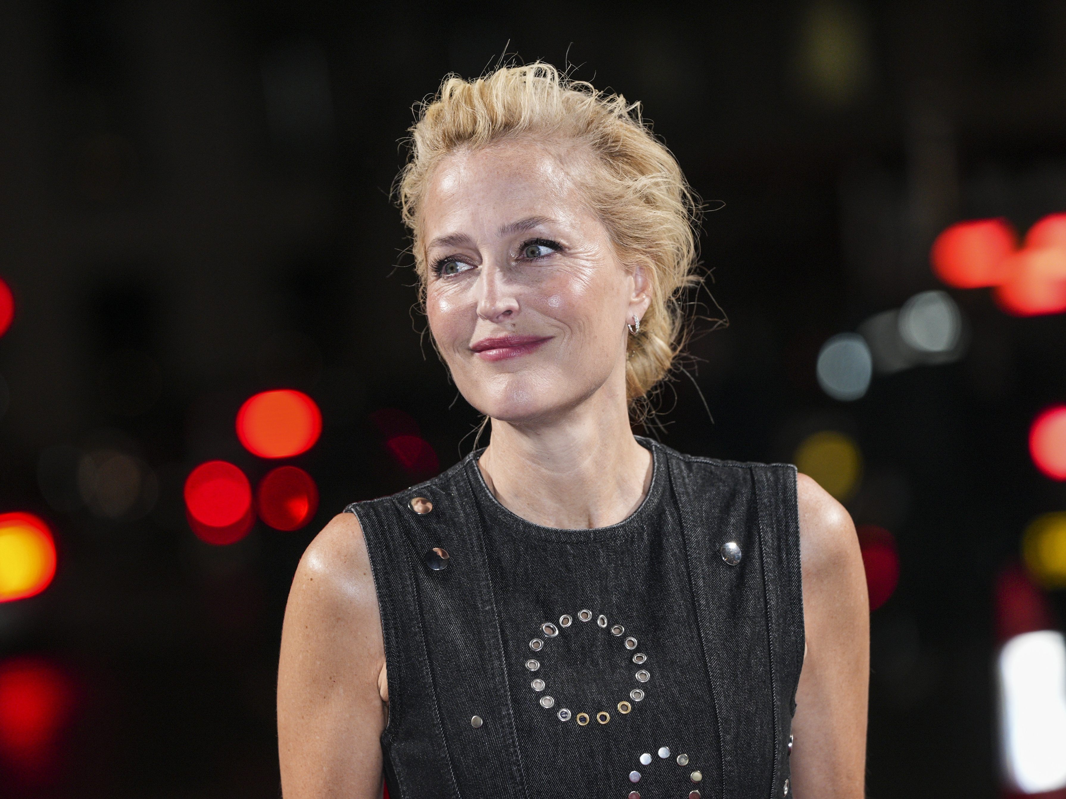 Schauspielerin Gillian Anderson hatte Spaß beim Dreh zu "Der denkwürdige Fall des Mr Poe". Schauspielerin Gillian Anderson hatte Spaß beim Dreh zu "Der denkwürdige Fall des Mr Poe".