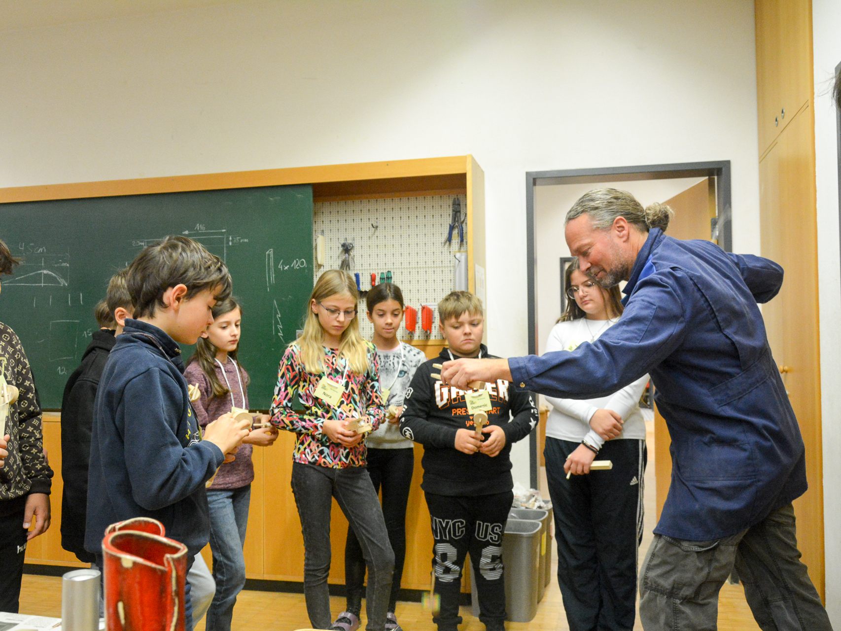 Die Volksschüler gewannen weitreichende Eindrücke in das Schulleben der Mittelschule Hasenfeld am Tag der offenen Tür. Die Volksschüler gewannen weitreichende Eindrücke in das Schulleben der Mittelschule Hasenfeld am Tag der offenen Tür.