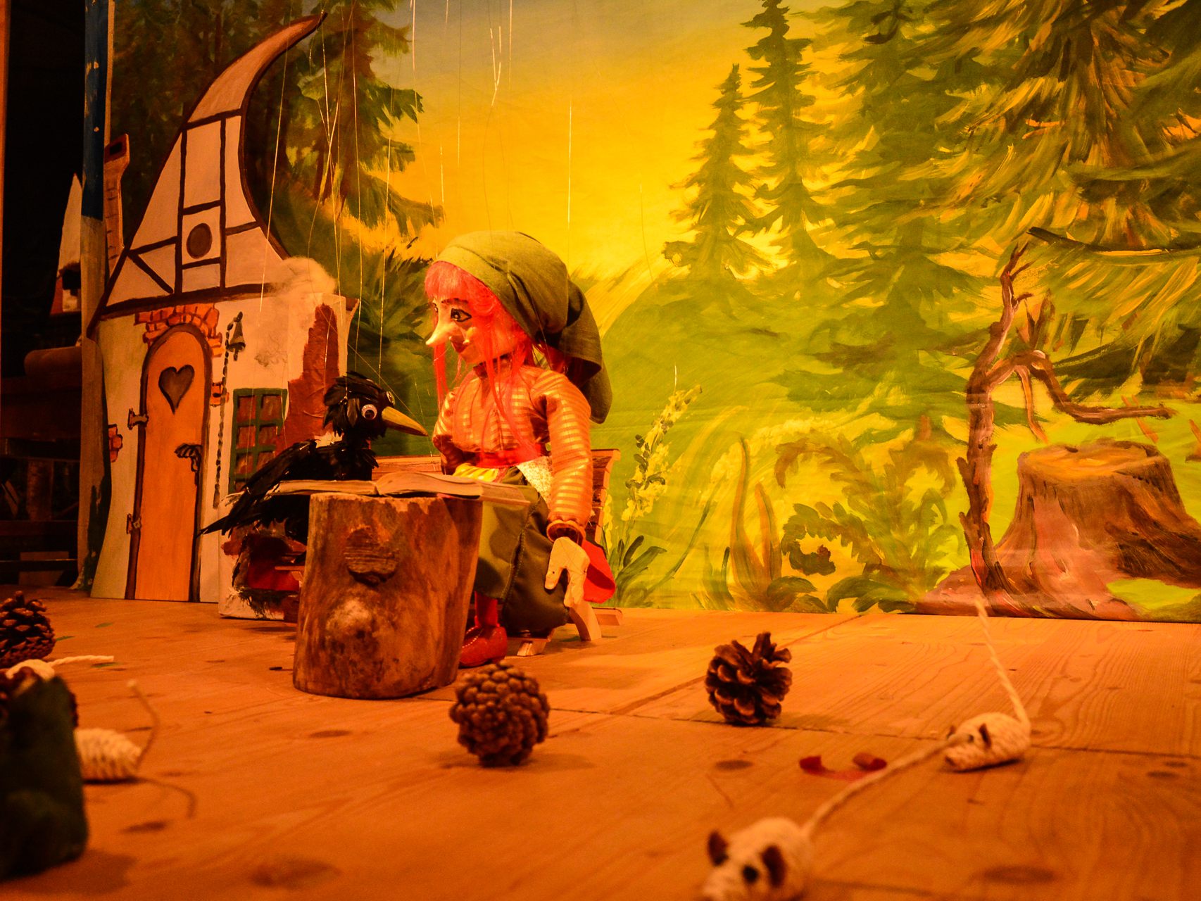 Die kleine Hexe wurde vom Lustenauer Marionettentheater an den vergangenen zwei Wochenenden aufgeführt. Die kleine Hexe wurde vom Lustenauer Marionettentheater an den vergangenen zwei Wochenenden aufgeführt.