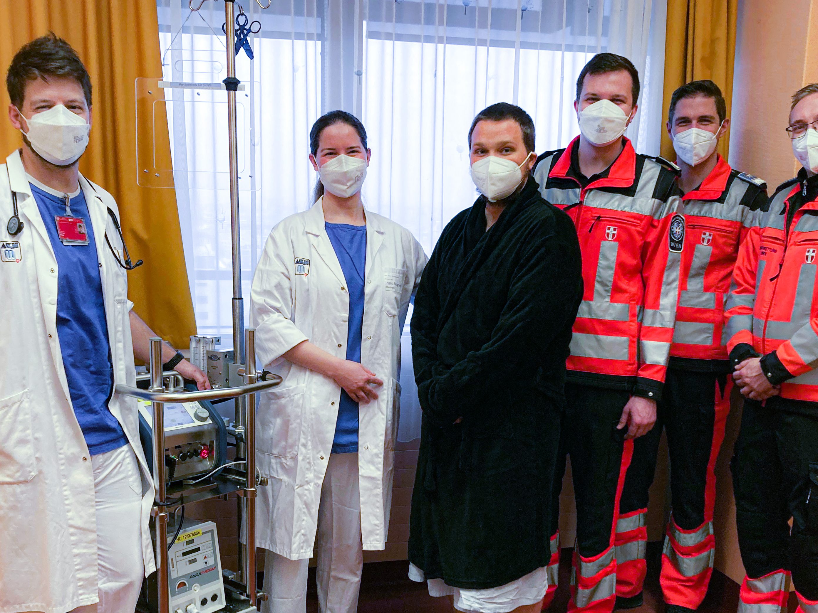Der 35-jährige Florian erlitt einen Herzstillstand, und konnte durch rasches Handeln erfolgreich reanimiert werden. Der 35-jährige Florian erlitt einen Herzstillstand, und konnte durch rasches Handeln erfolgreich reanimiert werden.