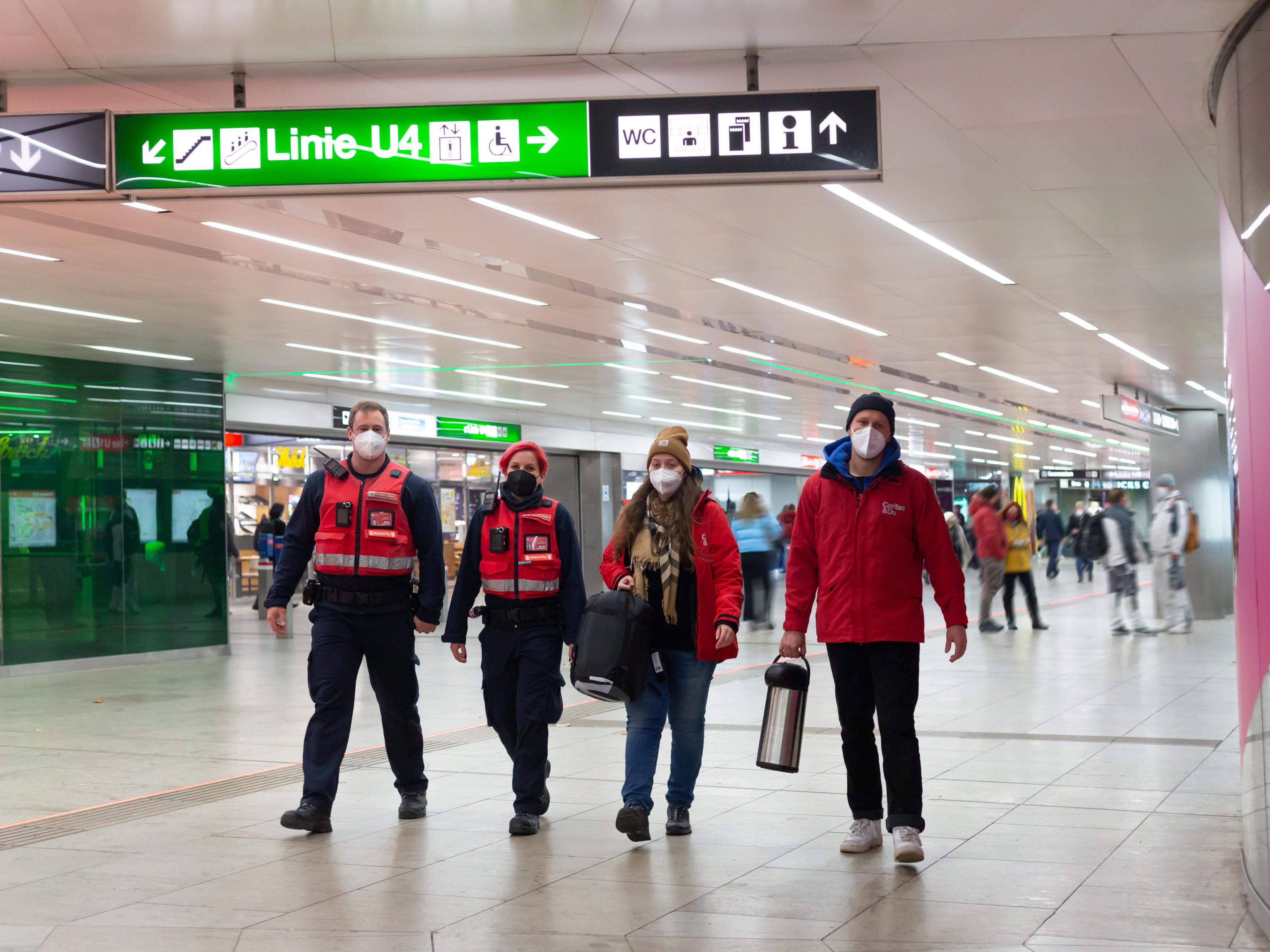 Caritas und Wiener Linien helfen wieder obdachlosen Menschen im Winter.