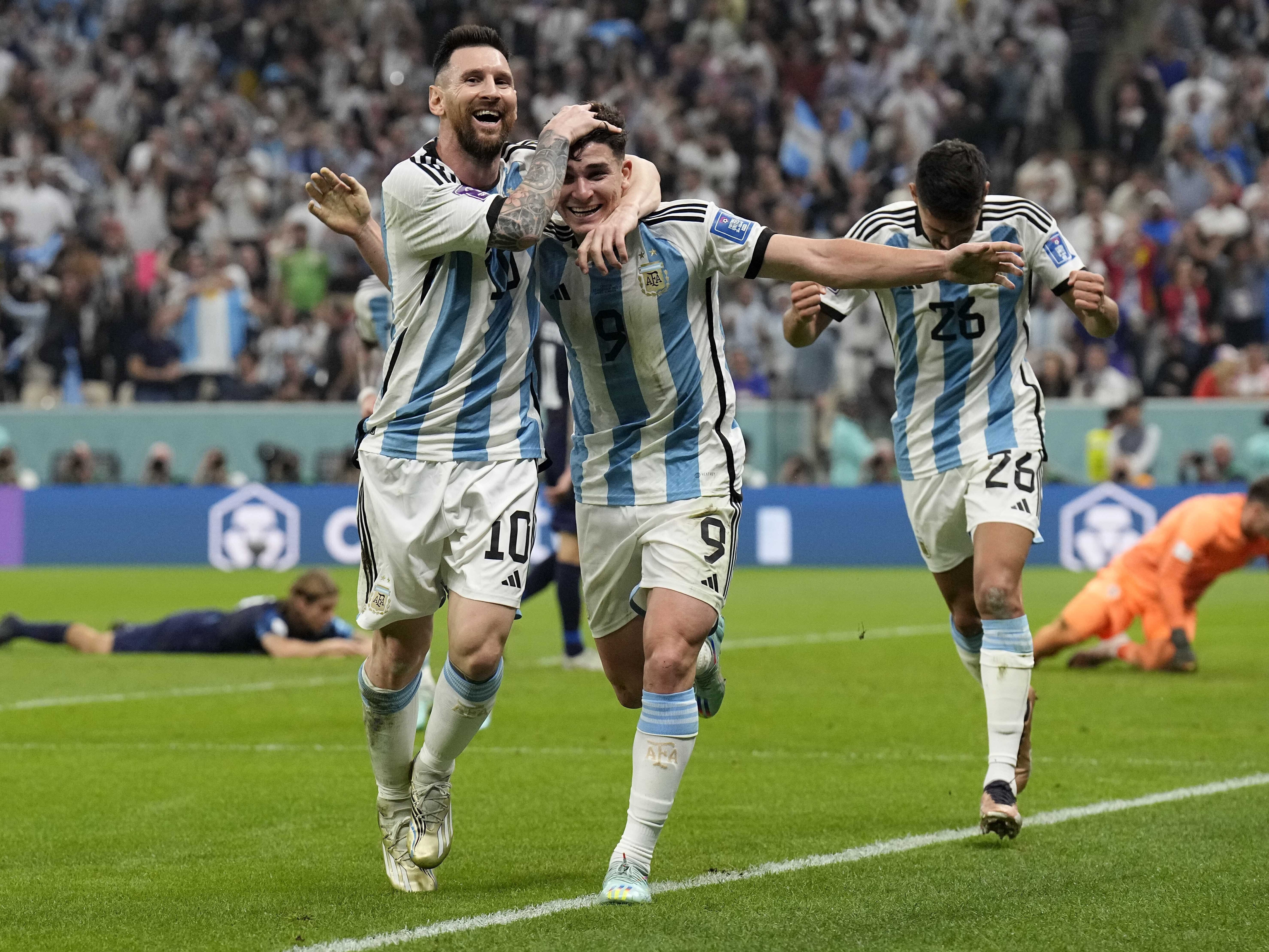 Argentinien gelangen im Halbfinale der Fußball-WM gegen Kroatien drei Tore. Argentinien gelangen im Halbfinale der Fußball-WM gegen Kroatien drei Tore.