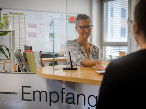 Empfang der Beratungsstelle Existenz&Wohnen. Empfang der Beratungsstelle Existenz&Wohnen.