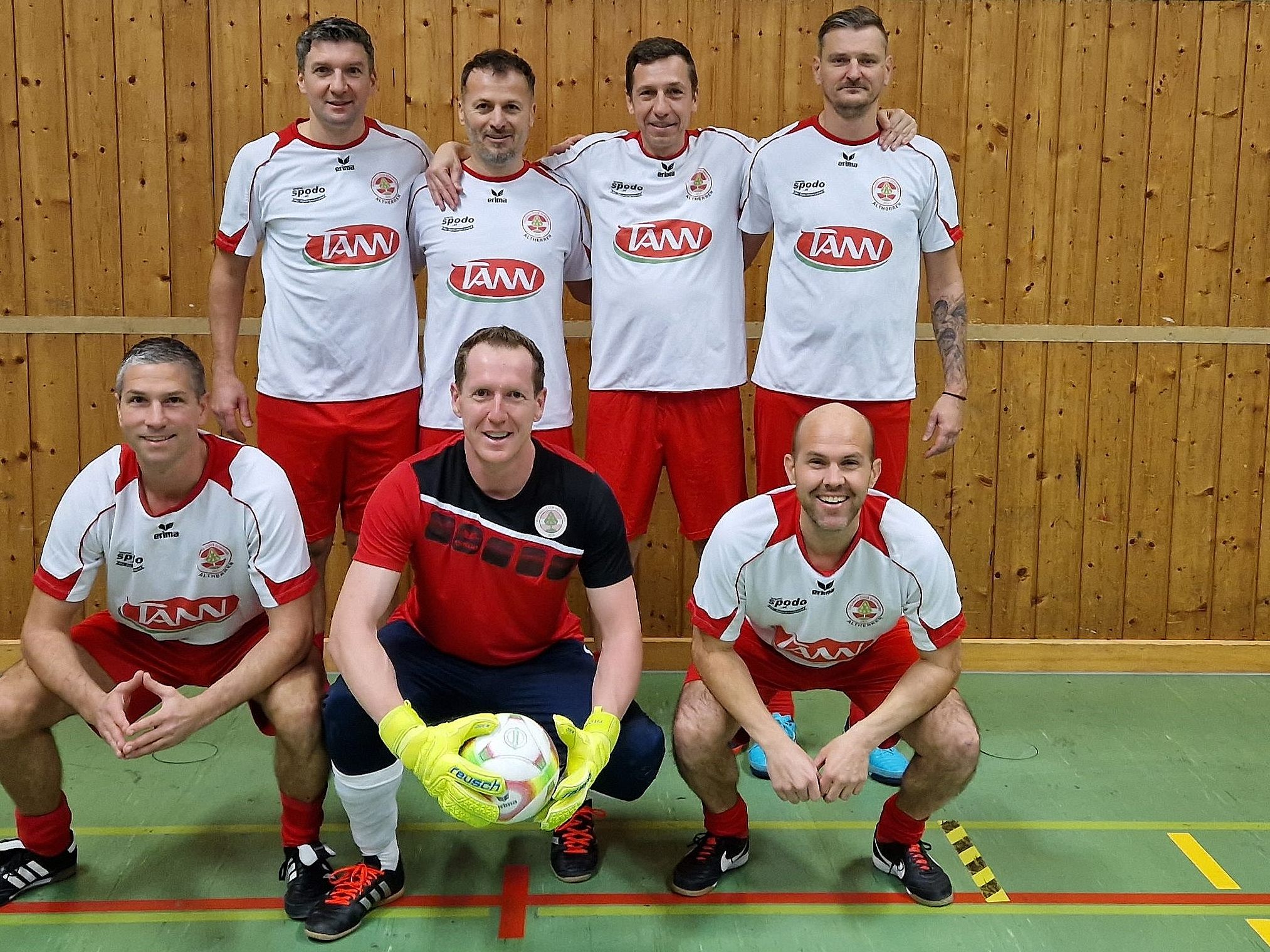 Das siegreiche AH Team der Rothosen mit Martin Dechant, Daniel Fehn, Robert Brzaj, Boris Gamber, Mathias Mayer, Senaid Omerovic und Manfred Eisbacher.