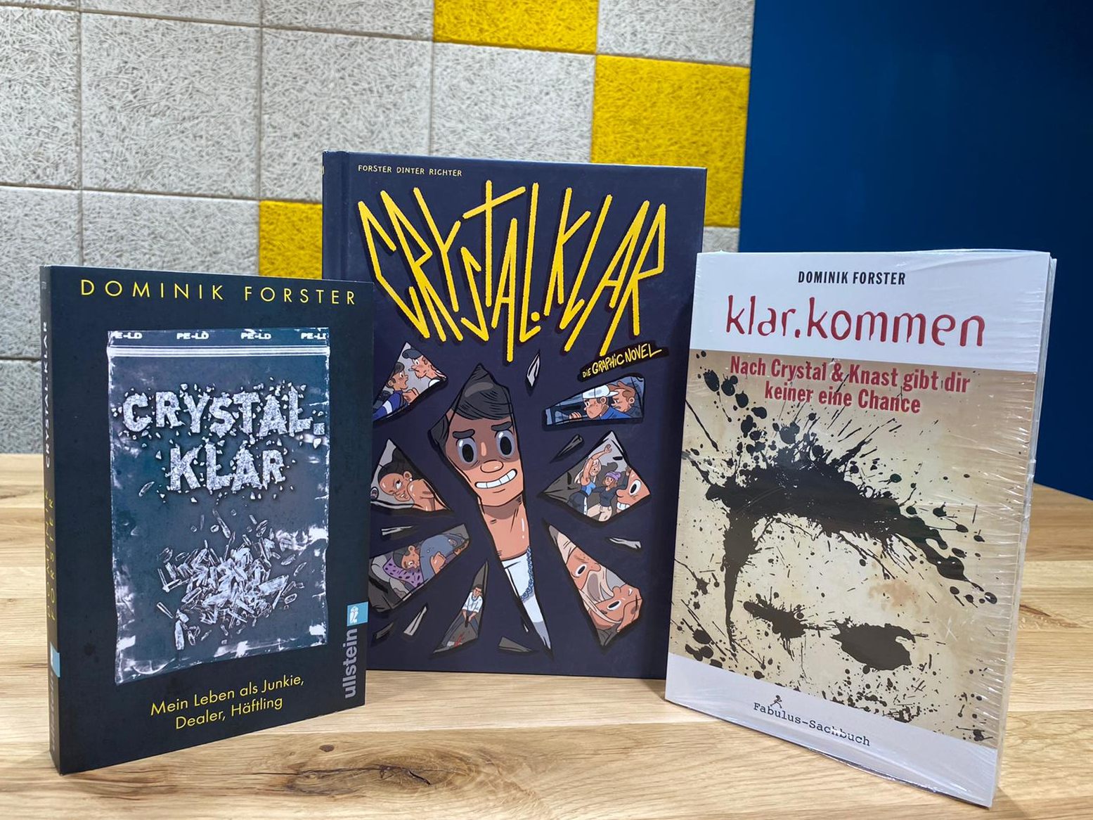 Gewinnen Sie ein Buchset mit zwei Büchern und einer Graphic Novel von Dominik Forster. Gewinnen Sie ein Buchset mit zwei Büchern und einer Graphic Novel von Dominik Forster.