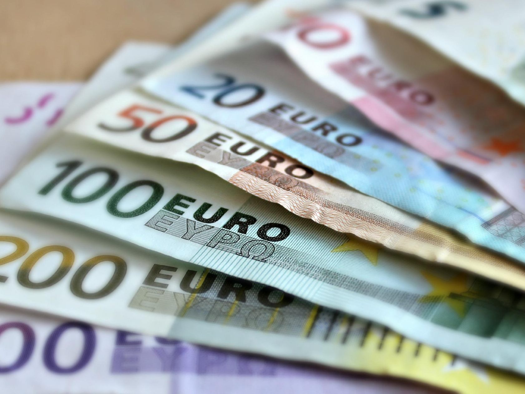 Der Verfassungsausschuss hat den Gehaltsabschluss für den öffentlichen Dienst gebilligt.