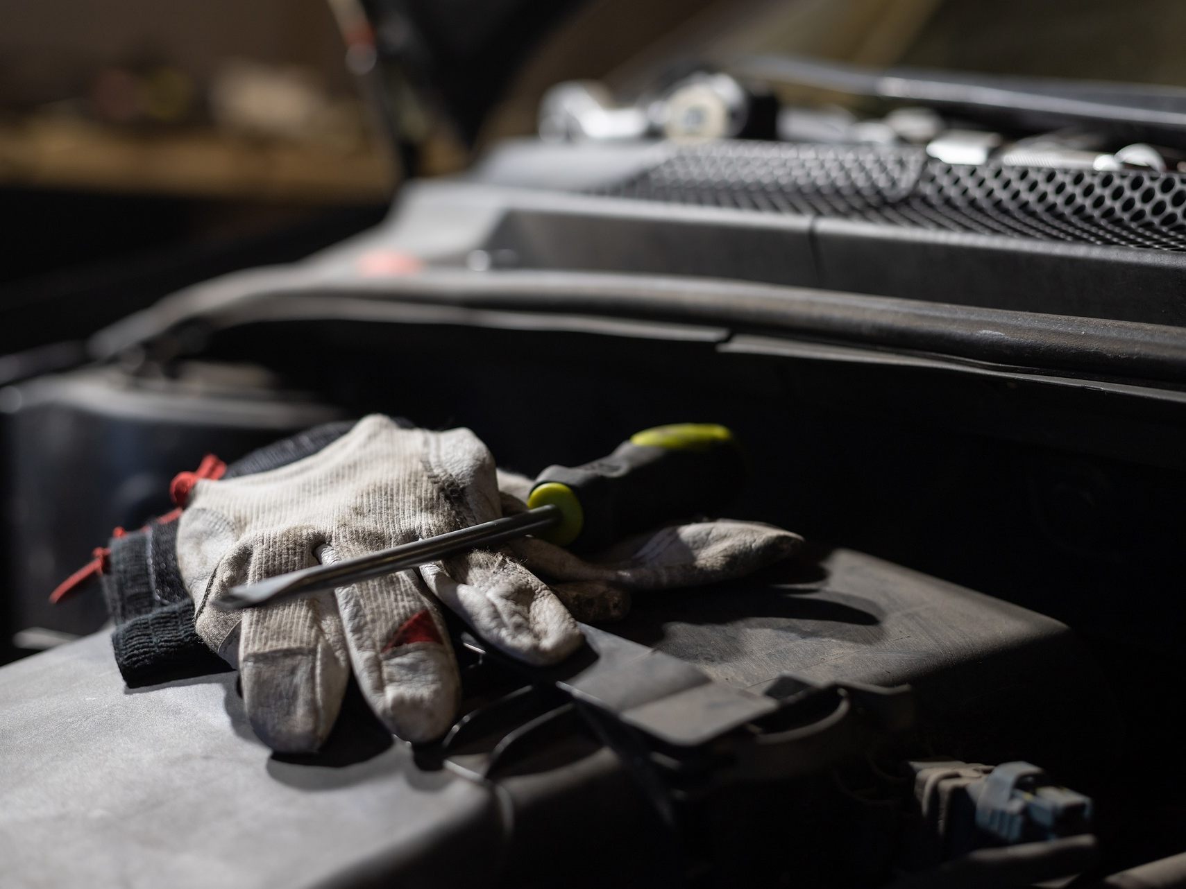 Fünf Männer waren bei der Schlägerei in einer Autowerkstatt beteiligt. Fünf Männer waren bei der Schlägerei in einer Autowerkstatt beteiligt.