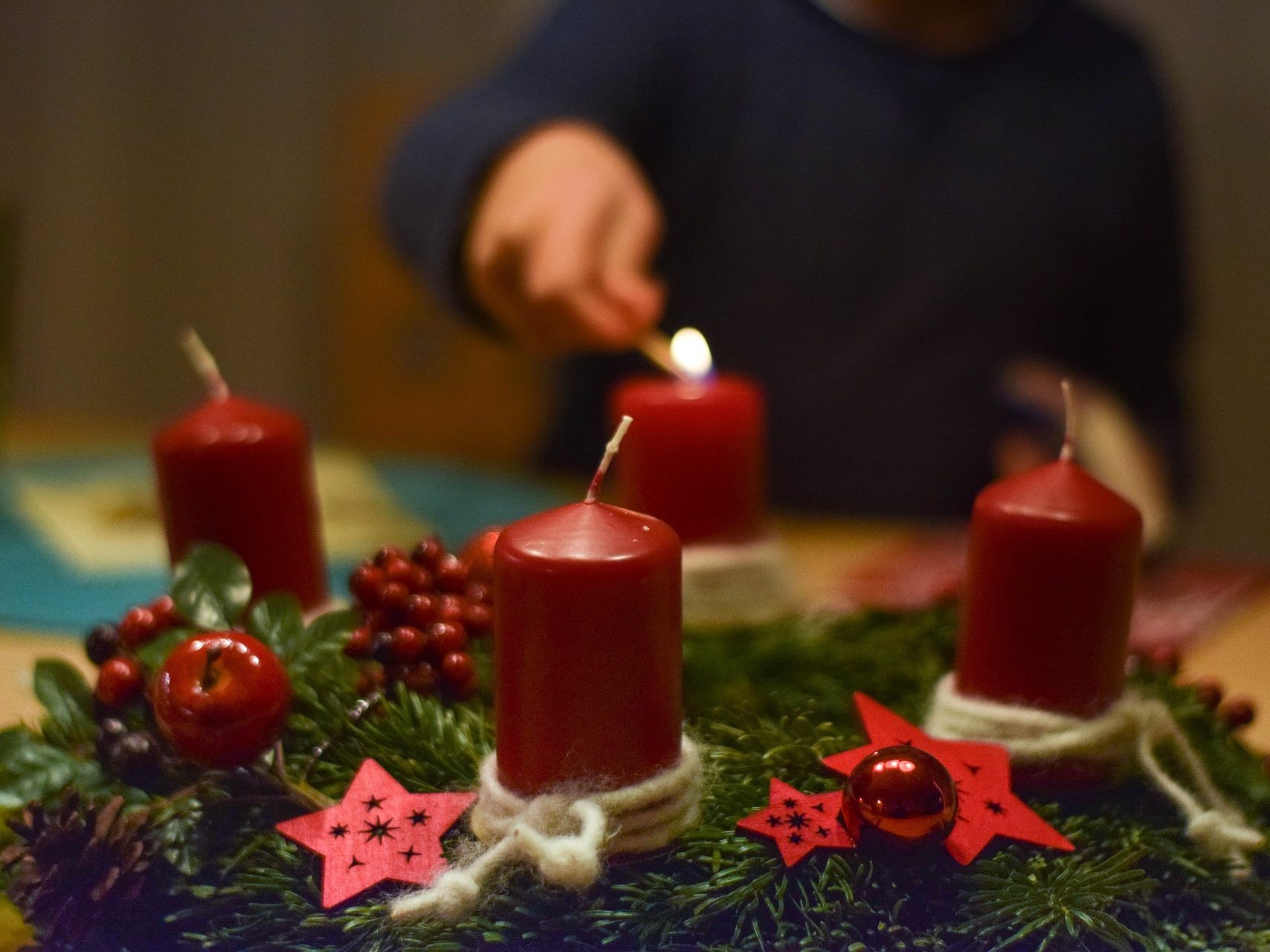 Der brennende Adventkranz entzündete die Kleidung der 95-Jährigen. Der brennende Adventkranz entzündete die Kleidung der 95-Jährigen.