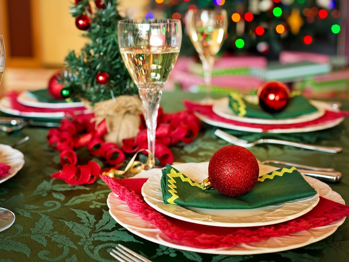 Hälfte der Österreicher serviert zu Weihnachten traditionelles Essen. Hälfte der Österreicher serviert zu Weihnachten traditionelles Essen.