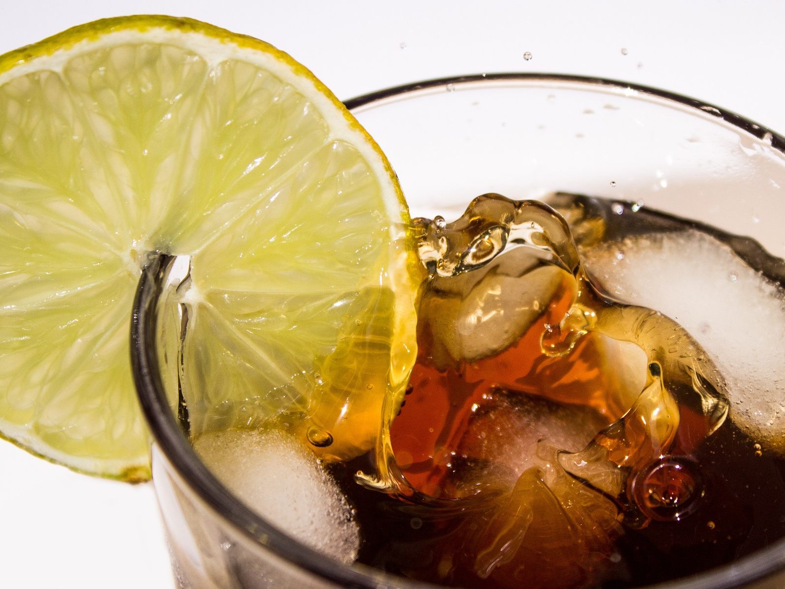 Aus diesem Grund sollte man keine abgelaufene Cola trinken. Aus diesem Grund sollte man keine abgelaufene Cola trinken.