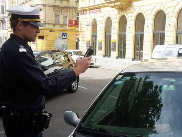 Parken in Wien wird ab 1. Jänner 2023 wieder teurer. Parken in Wien wird ab 1. Jänner 2023 wieder teurer.