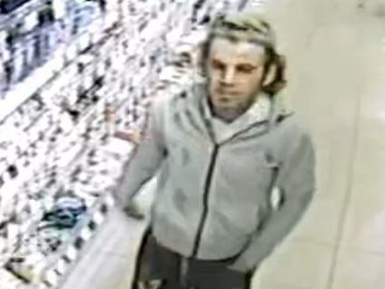 Die Polizei fahndet nach diesem Mann. Die Polizei fahndet nach diesem Mann.