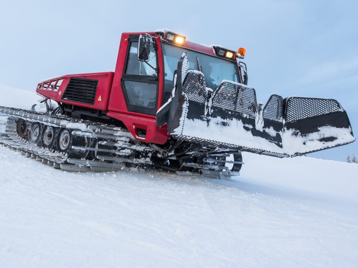 Zwei Skifahrer wurden von einer Pistenraupe erfasst.