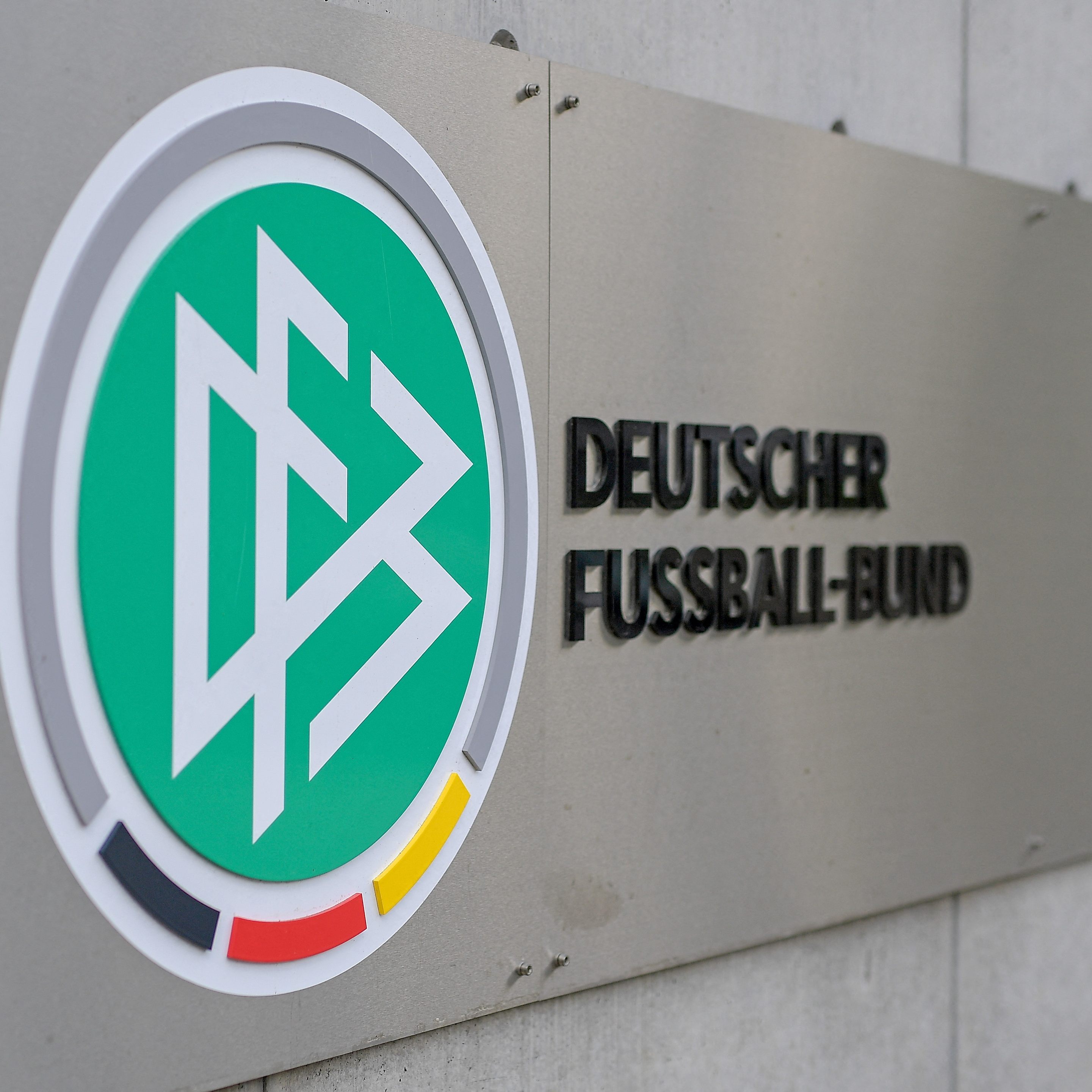 Gräfe bekommt über 48.000 Euro Entschädigung vom DFB.