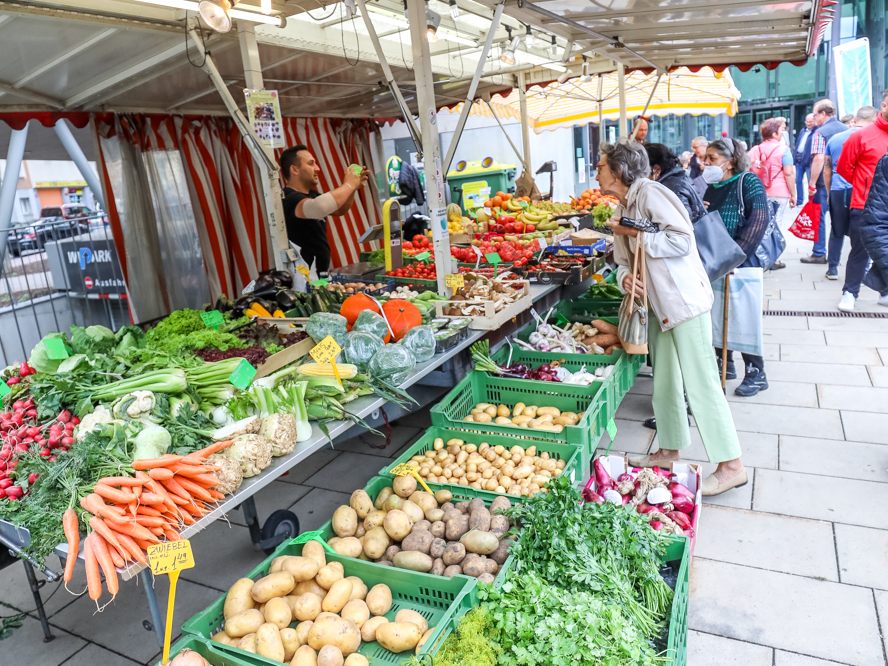 Der Simmeringer Lorymarkt in Wien erfreut sich an großer Beliebtheit. Der Simmeringer Lorymarkt in Wien erfreut sich an großer Beliebtheit.