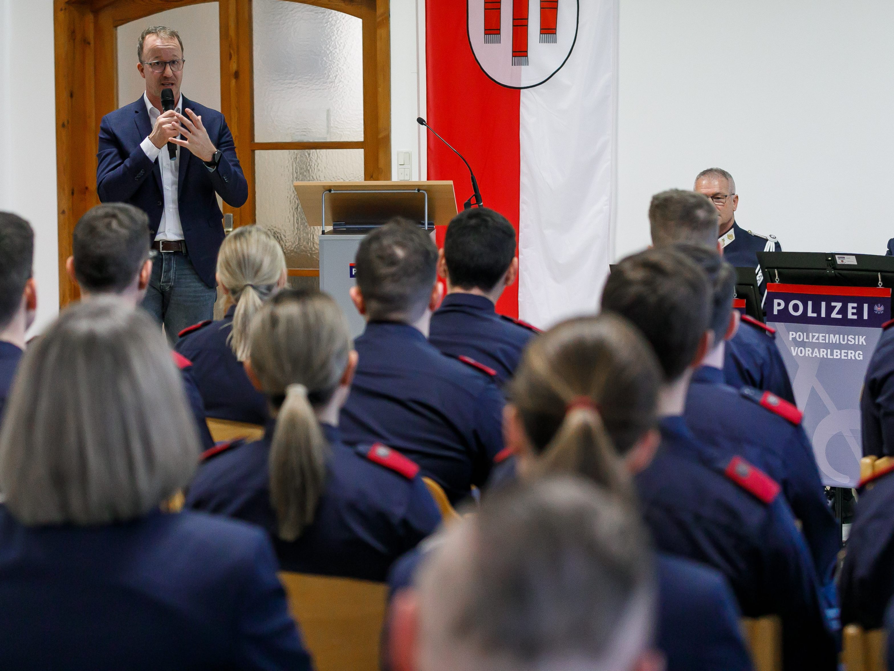 LR Gantner dankt den AbsolventInnen.