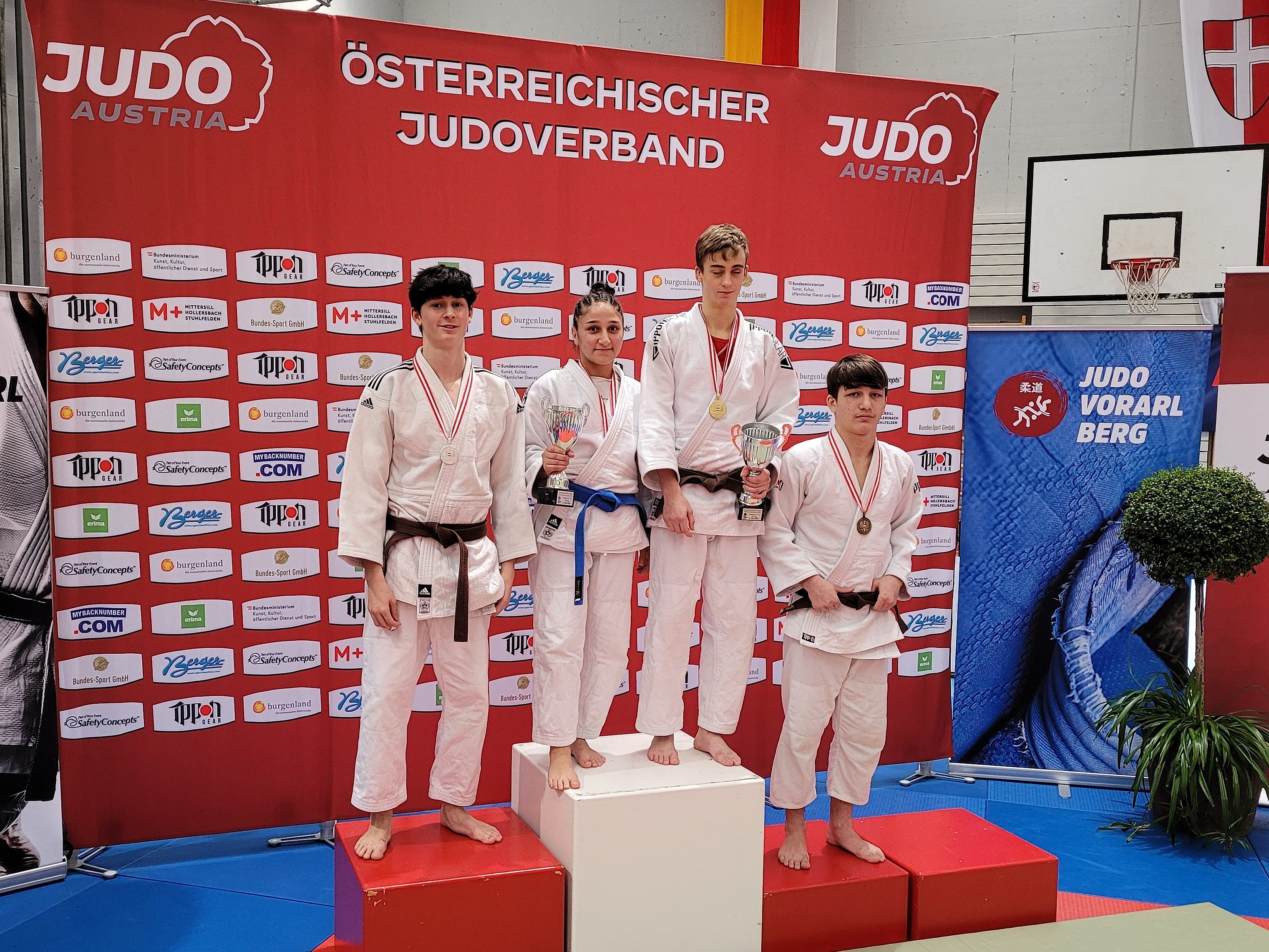 Die vier Medaillengewinner der U18: Matteo Gruber, Tatevik Minasyan, Christoph Canal, Khastaev Rachim, (Johanna Nöckl fehlt auf dem Bild). Die vier Medaillengewinner der U18: Matteo Gruber, Tatevik Minasyan, Christoph Canal, Khastaev Rachim, (Johanna Nöckl fehlt auf dem Bild).