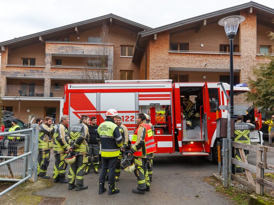 Sieben Fahrzeuge der Feuerwehr, zwei Hubschrauber plus Rettung und Polizei waren vor Ort.
