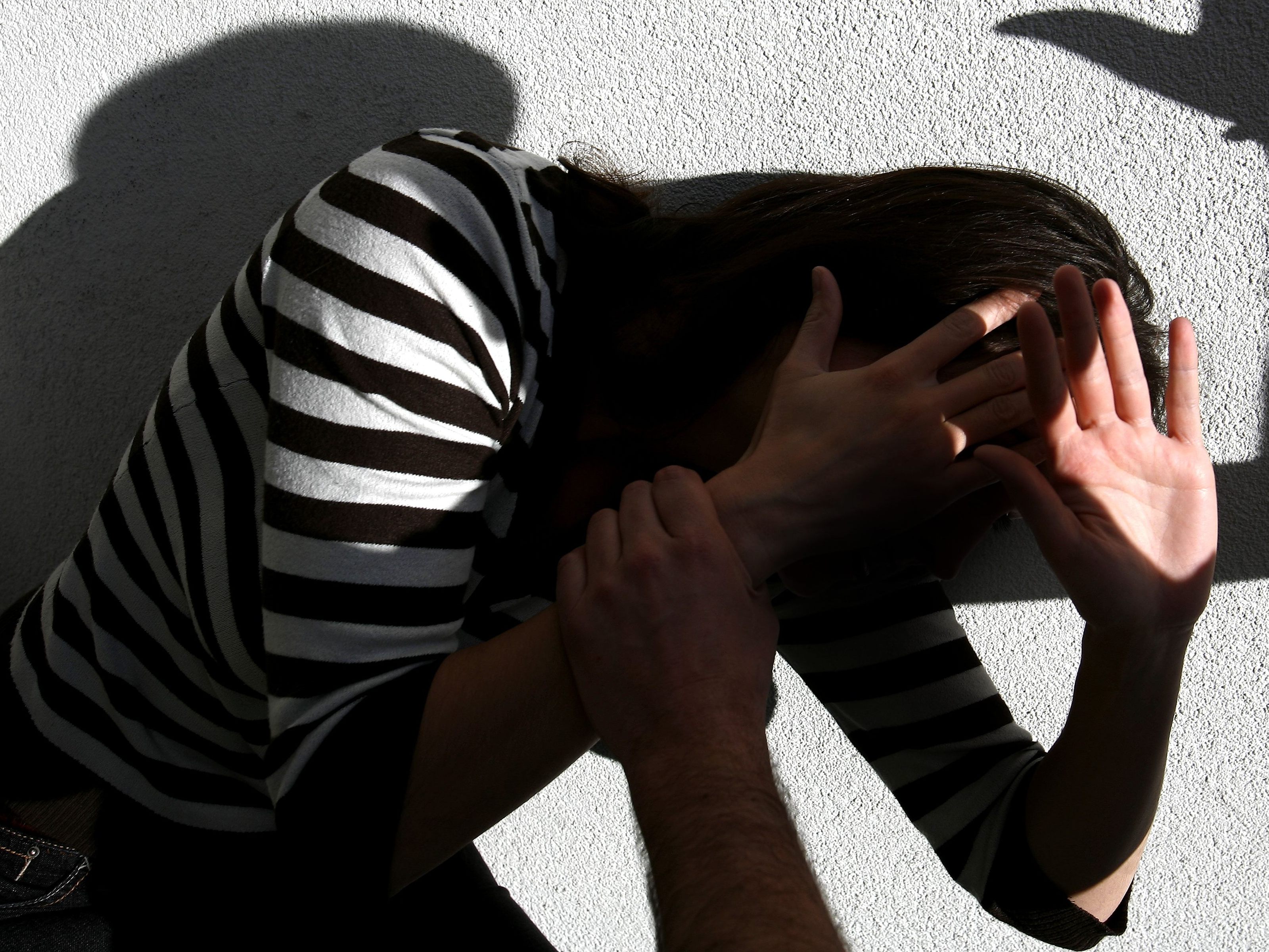 Eine Frau soll in Wien-Penzing von ihrem Ehemann bedroht worden sein.