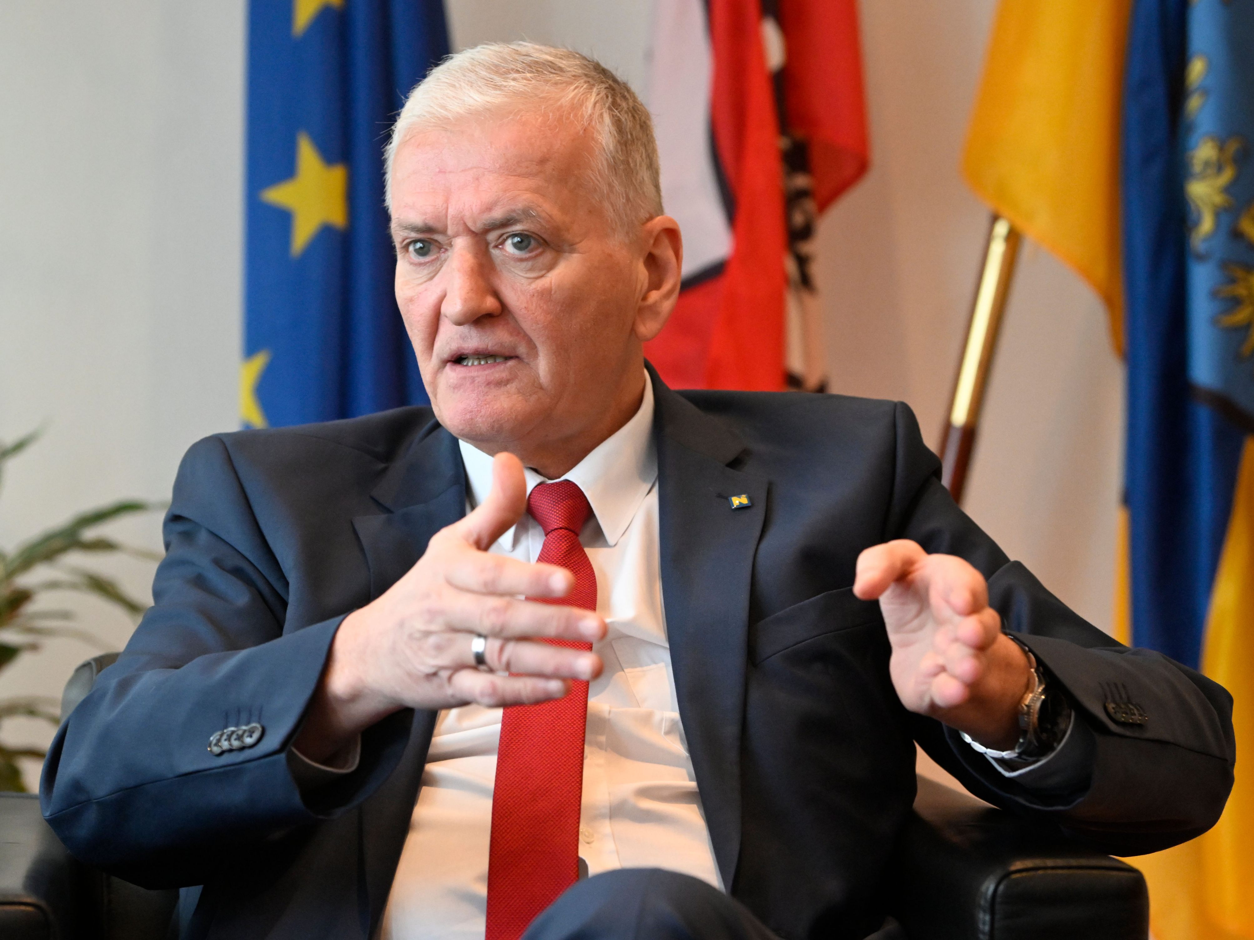 SPÖ-NÖ-Chef Schnabl kündigte einen neuerlichen Gesamtprüfungsauftrag an. SPÖ-NÖ-Chef Schnabl kündigte einen neuerlichen Gesamtprüfungsauftrag an.