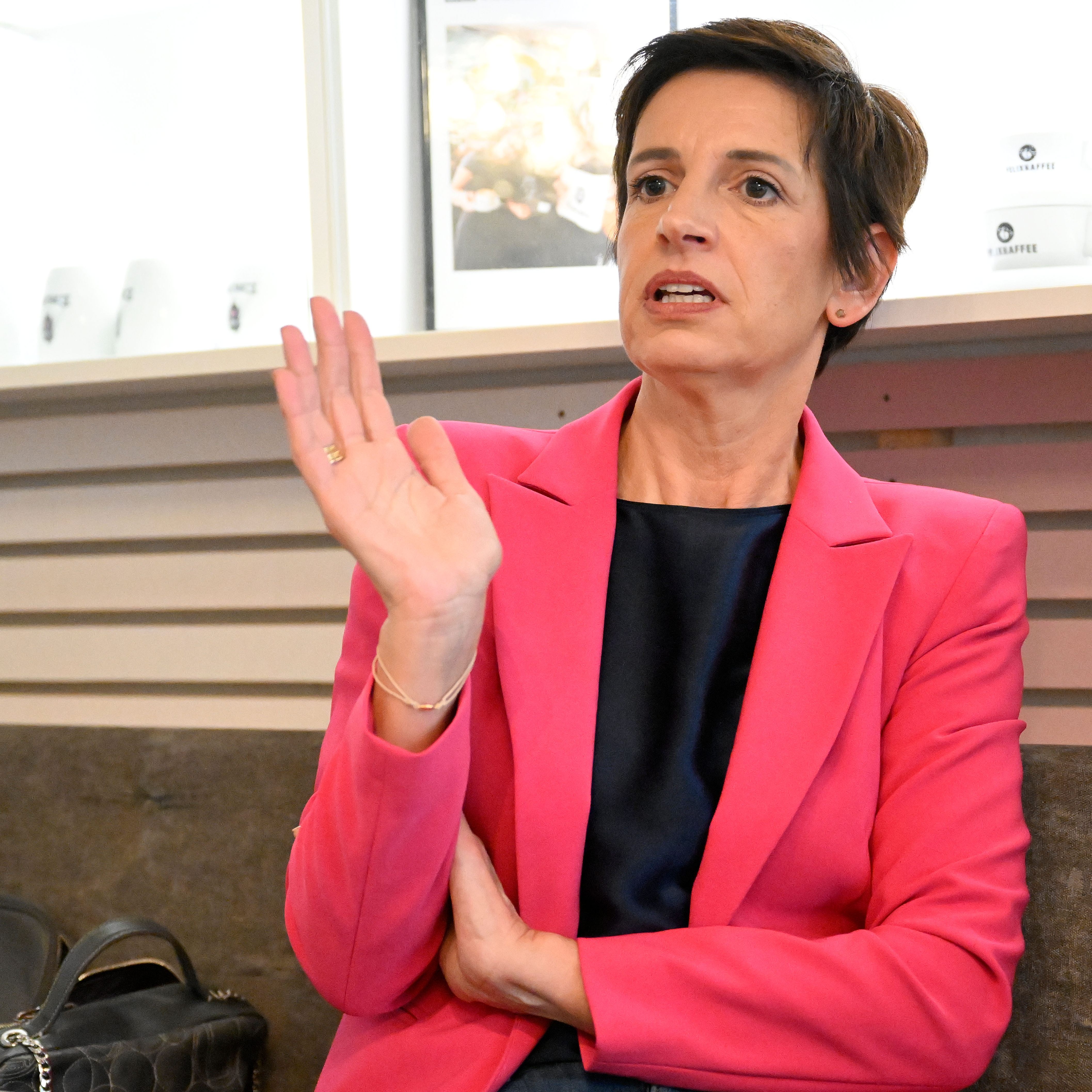 NEOS-Spitzenkandidatin Indra Collini hat die Wahlkampfkosten der Pinken veröffentlicht.