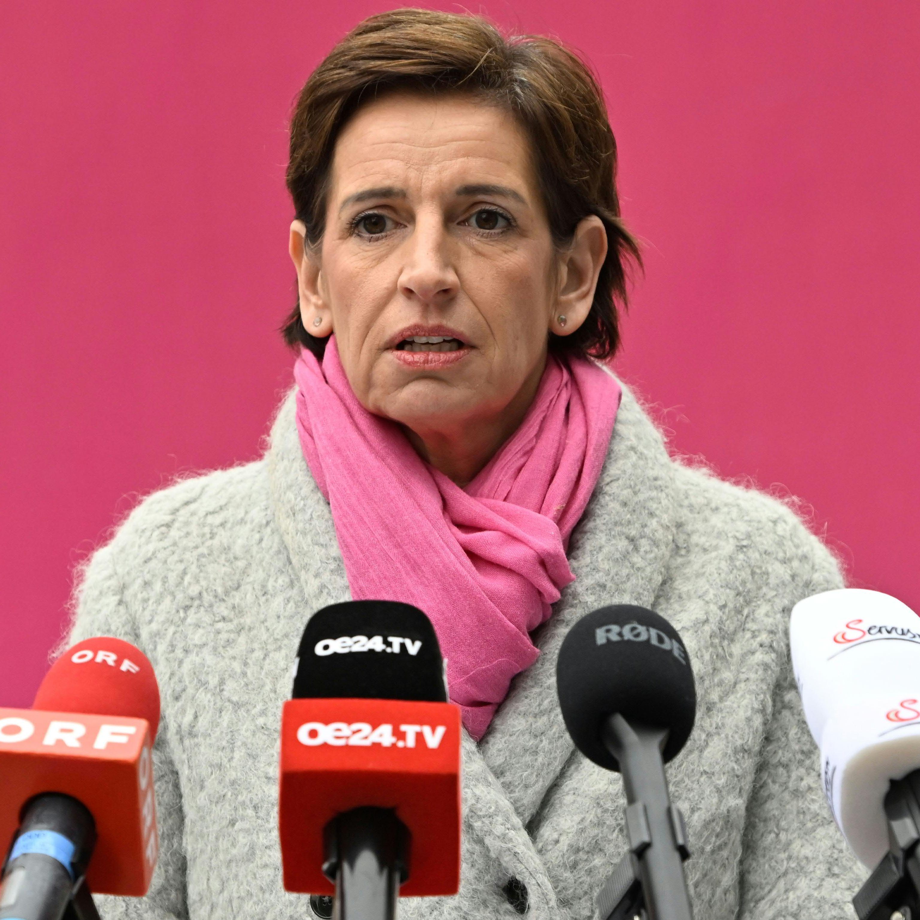 Indra Collini bemängelte, dass derzeit vorwiegend Spekulationen personeller Art geboten würden.