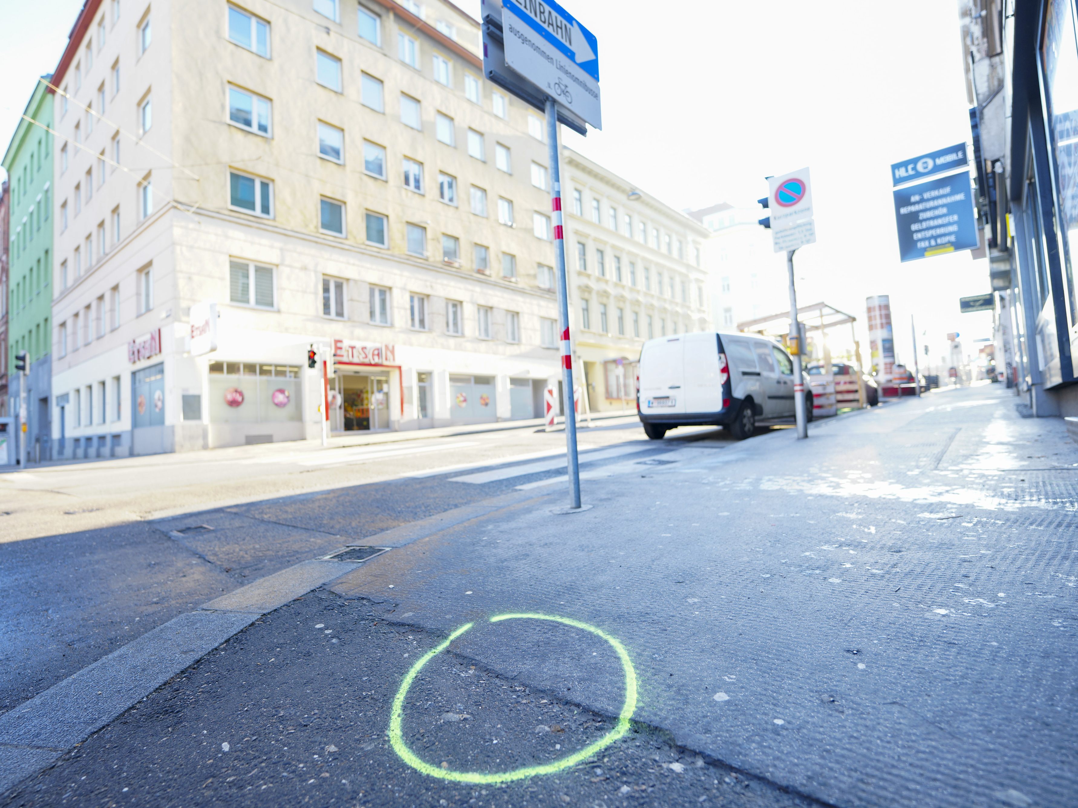 In Bezug auf die tödliche Messerattacke auf einen Mann in Wien gibt es immer noch keine Hinweise. In Bezug auf die tödliche Messerattacke auf einen Mann in Wien gibt es immer noch keine Hinweise.