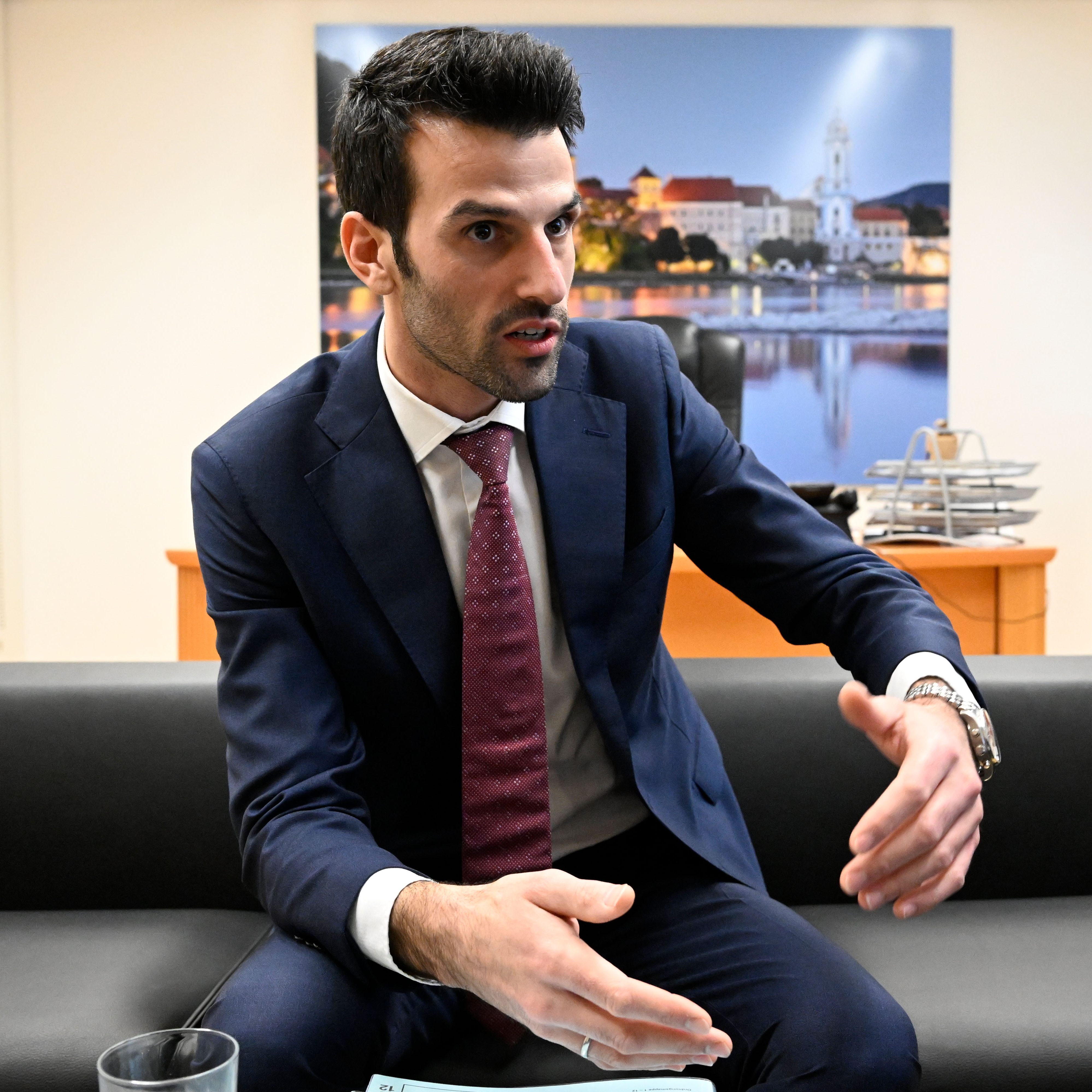 FPÖ-Spitzenkandidat, Udo Landbauer, ist vor der NÖ-Wahl in verbaler Angriffslaune.