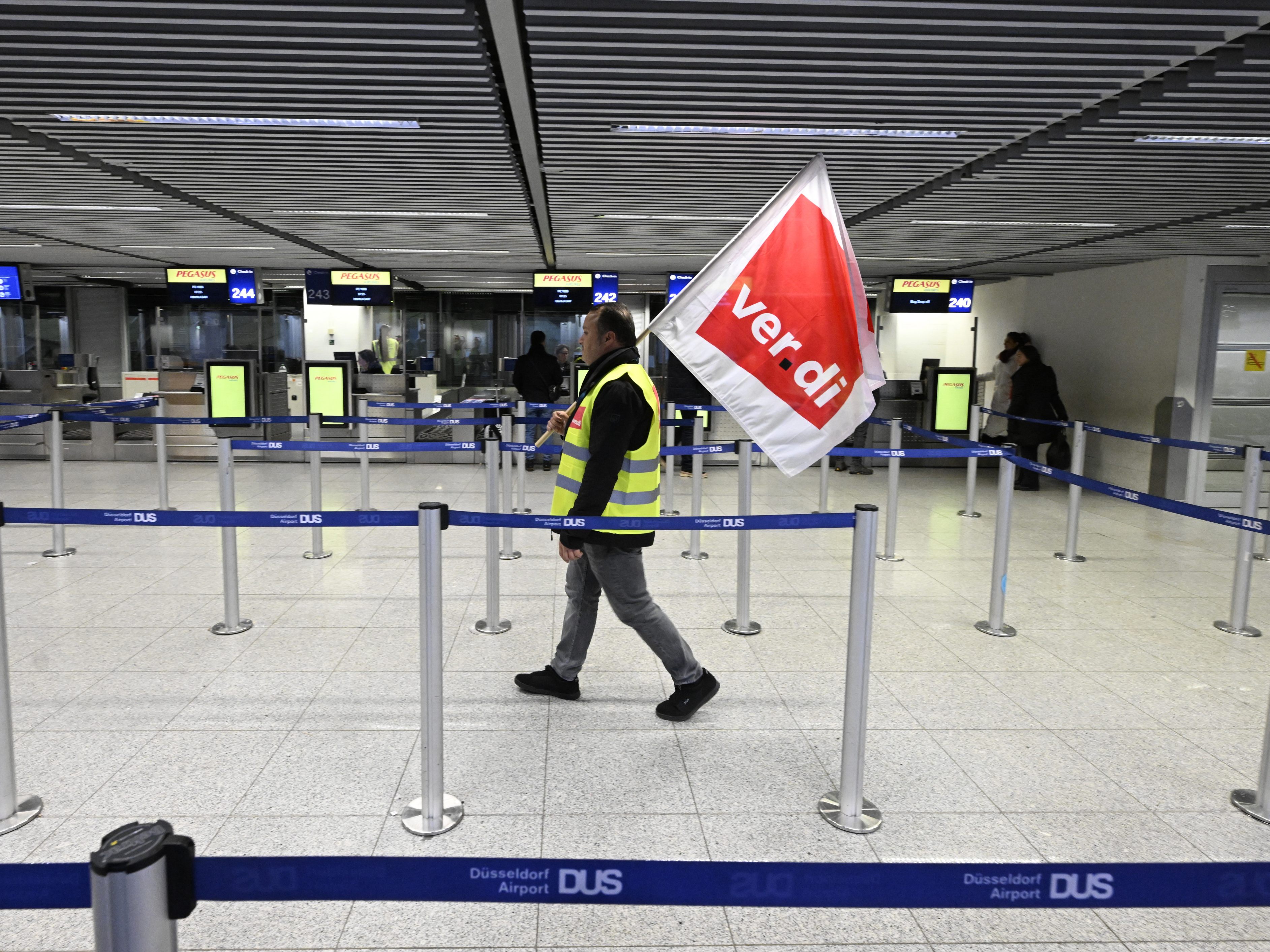 Der Warnstreik am Düsseldorfer Flughafen hat auch Auswirkungen auf Wien-Flüge.