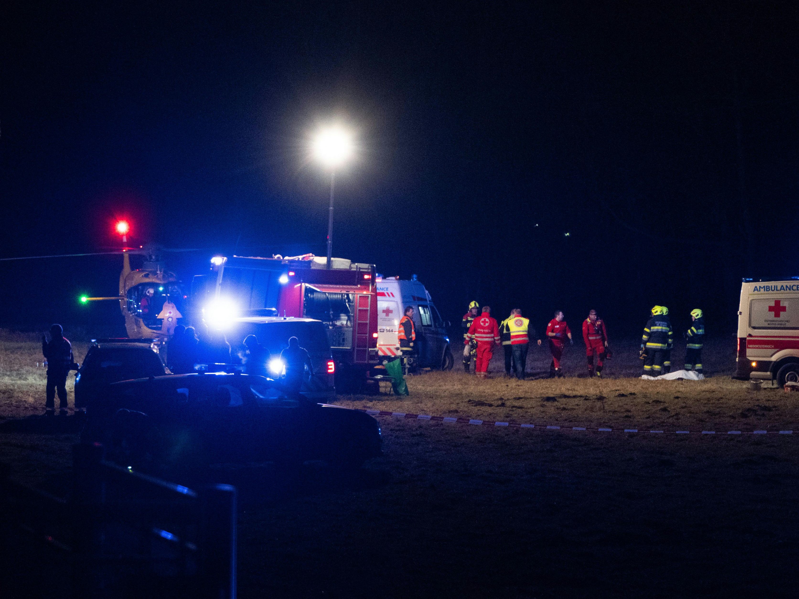 Silvester: Junger Mann starb bei Böllerunfall in Niederösterreich. Silvester: Junger Mann starb bei Böllerunfall in Niederösterreich.