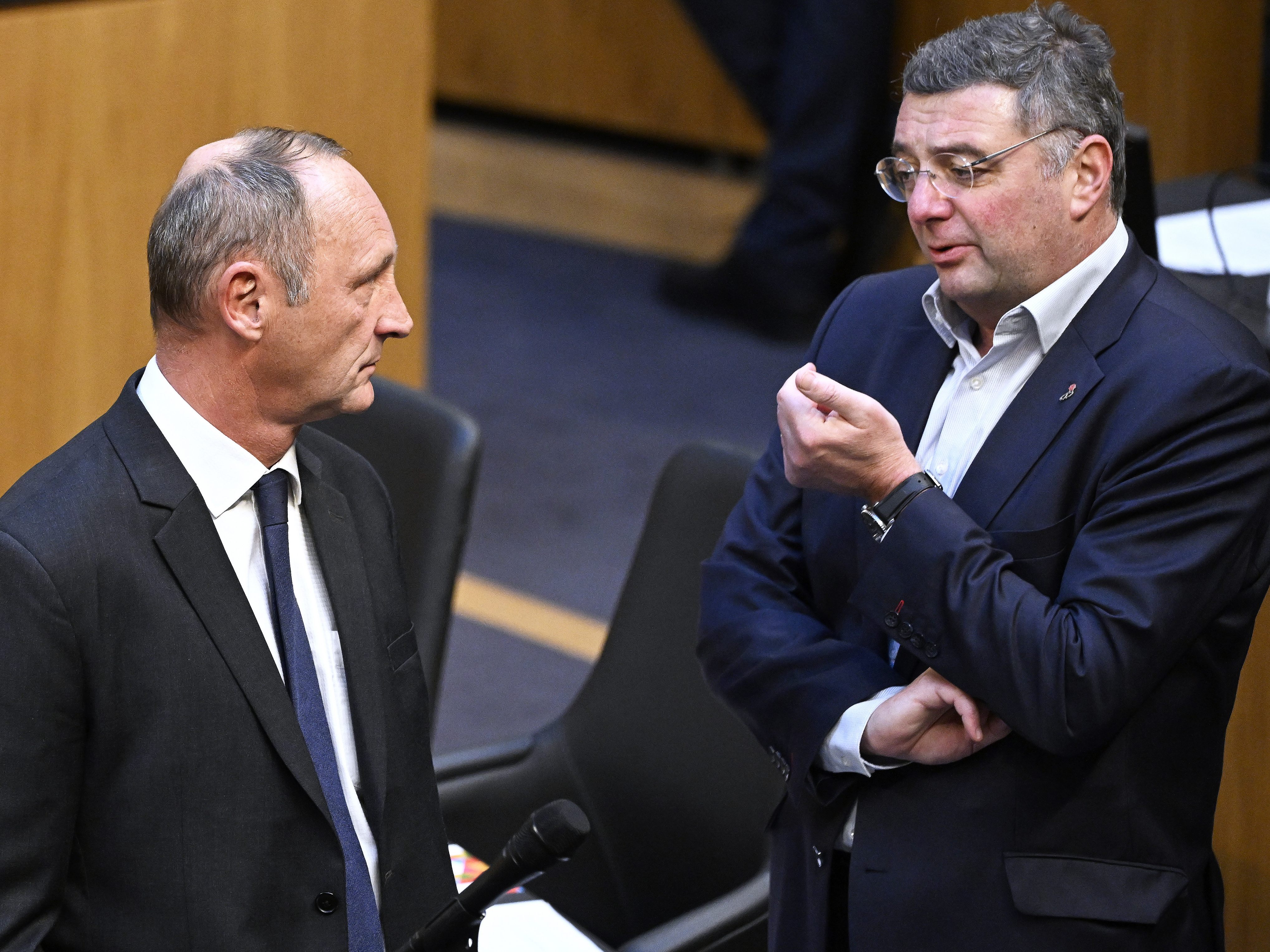 Der Beschluss neuer Energiehilfen für Unternehmen im Nationalrat wurde von hitzigen Debatten begleitet. Der Beschluss neuer Energiehilfen für Unternehmen im Nationalrat wurde von hitzigen Debatten begleitet.